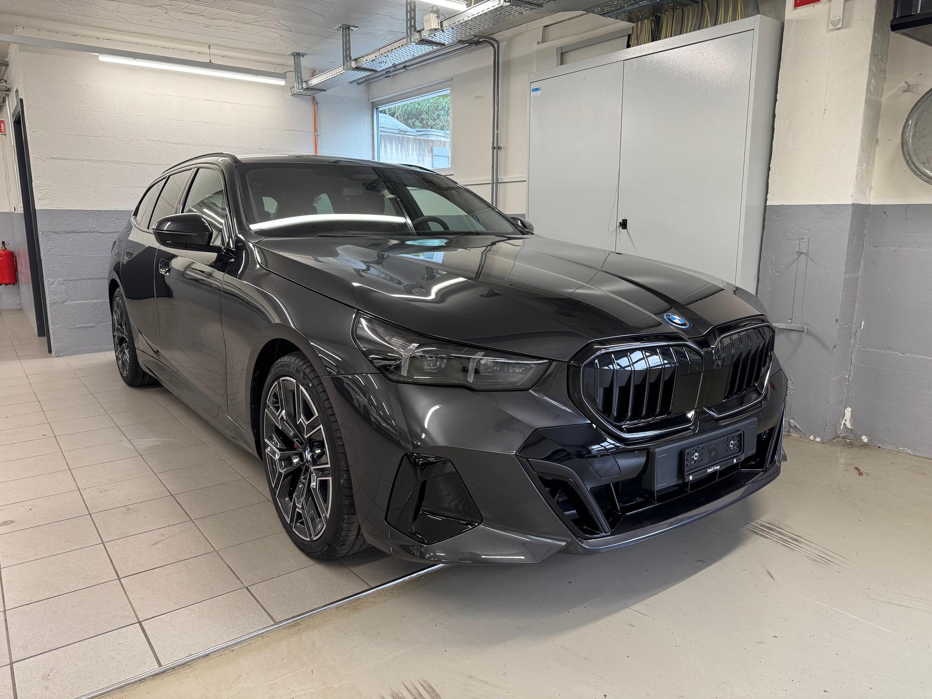BMW 530e xDrive Touring-image-0