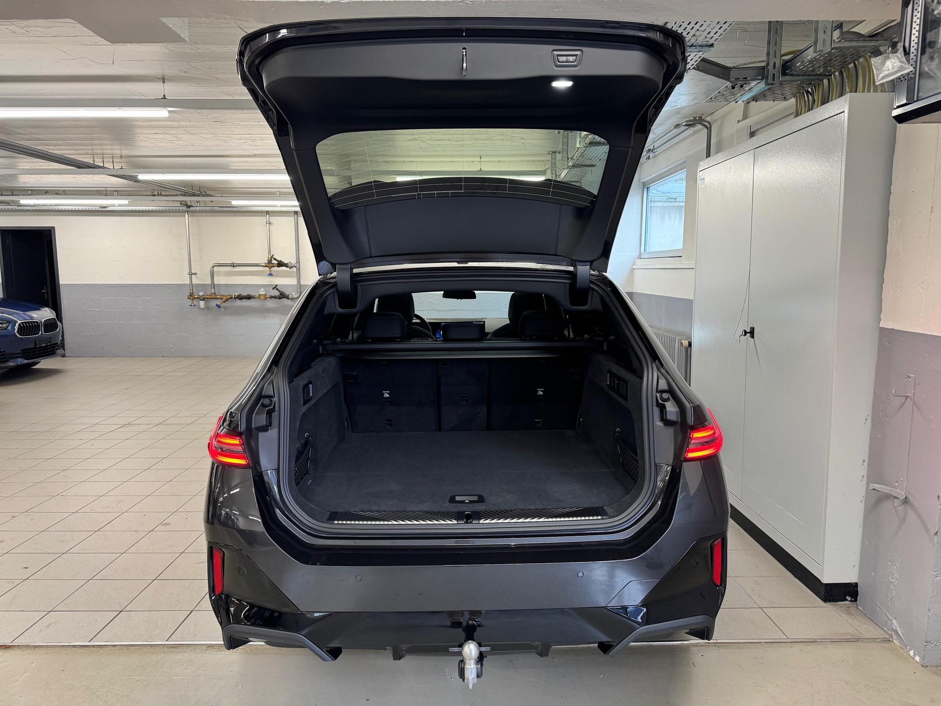 BMW 530e xDrive Touring-image-5