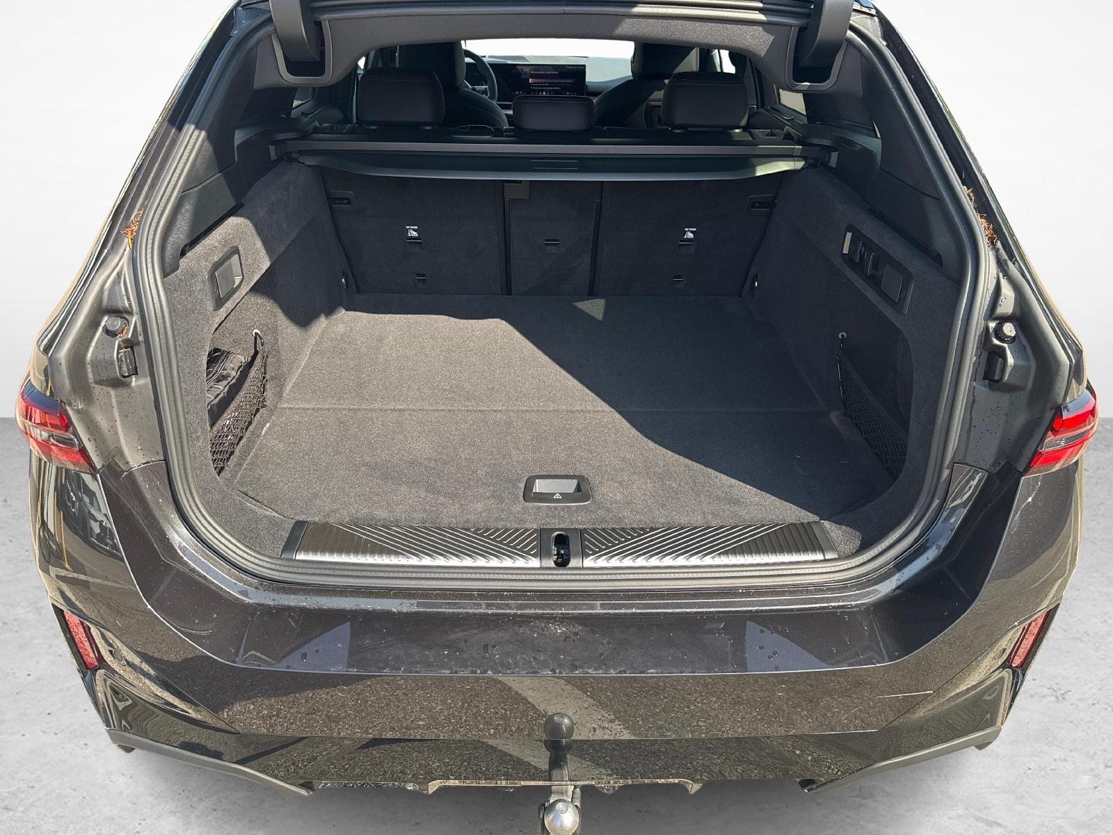 BMW 530e xDrive Touring-image-11