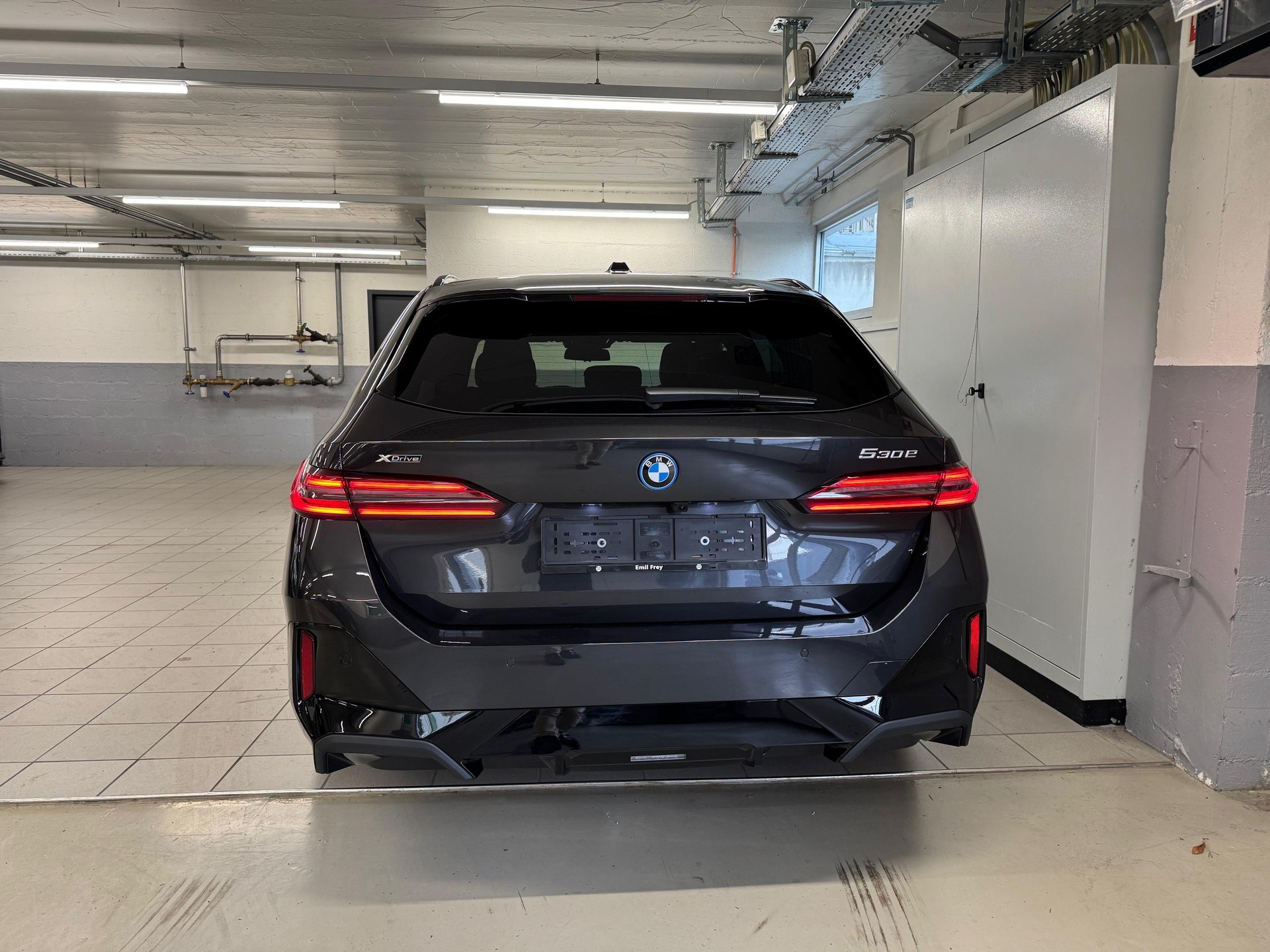 BMW 530e xDrive Touring-image-4