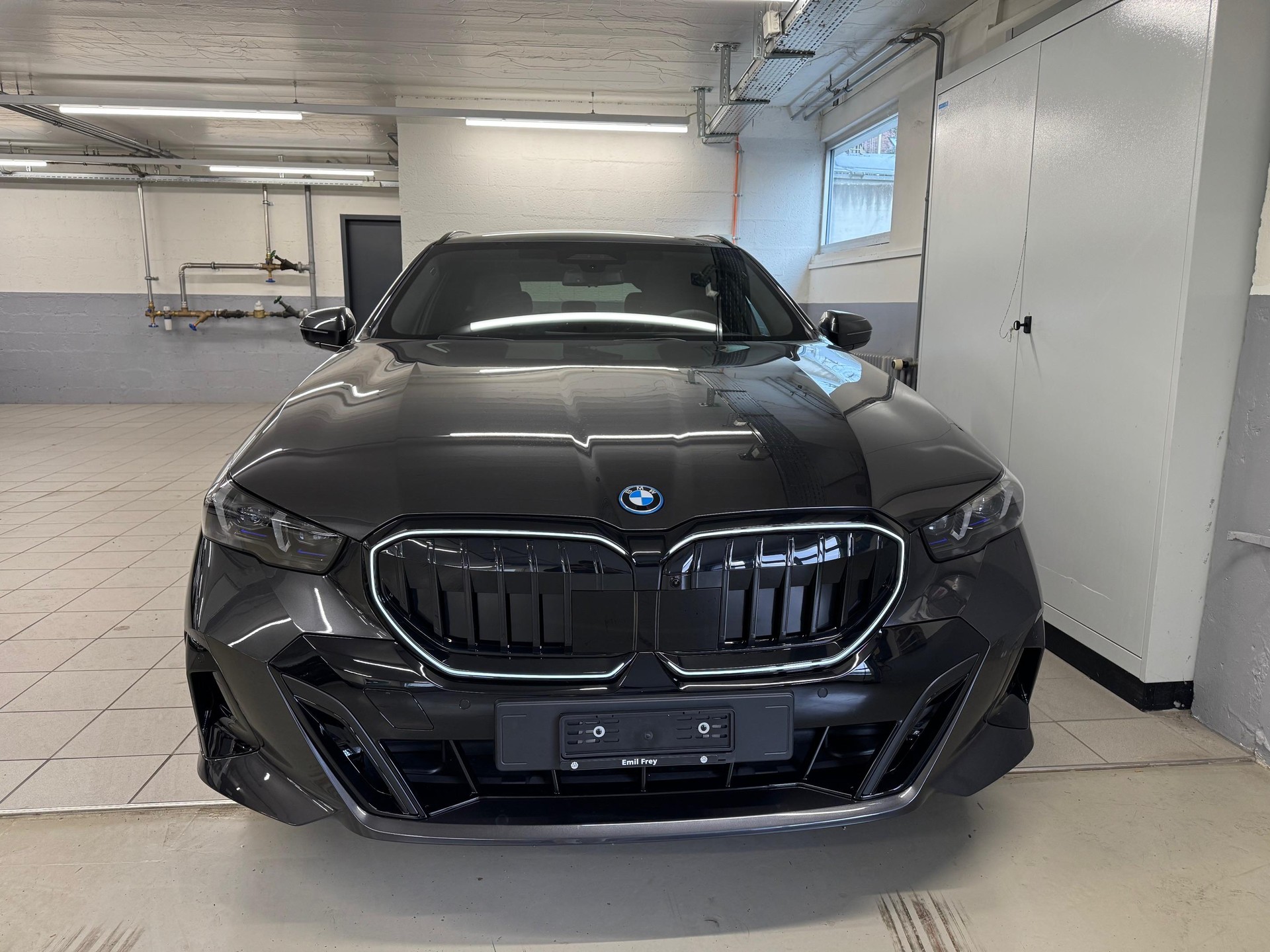 BMW 530e xDrive Touring-image-1
