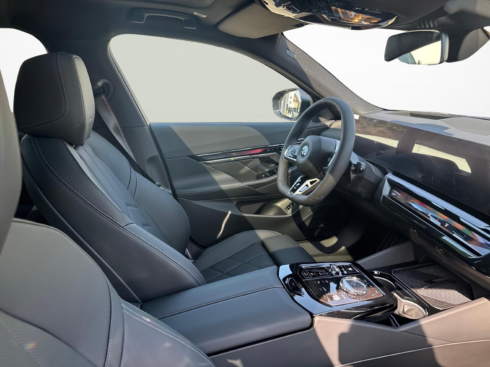 BMW 530e xDrive Touring-image-9