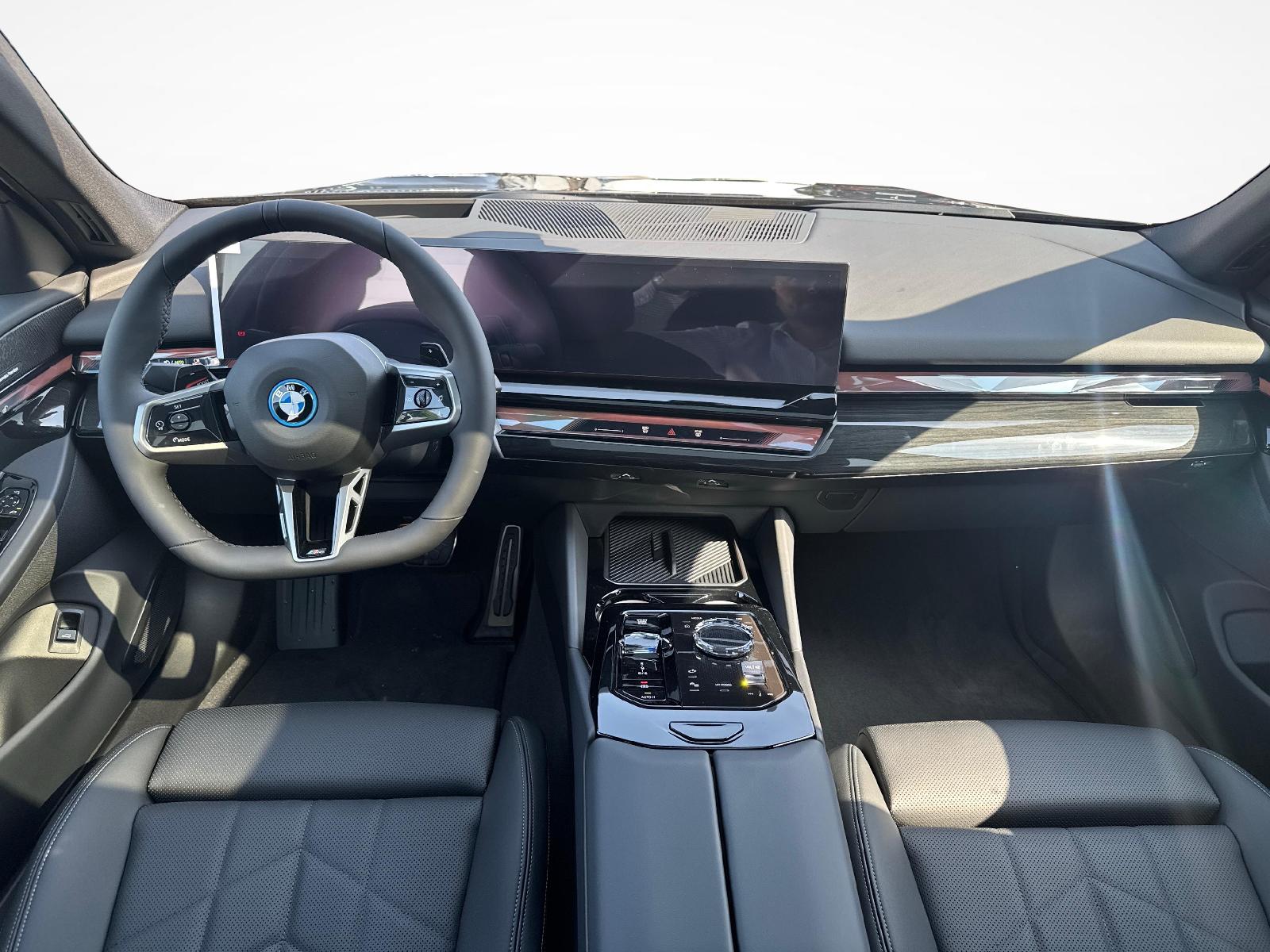 BMW 530e xDrive Touring-image-8