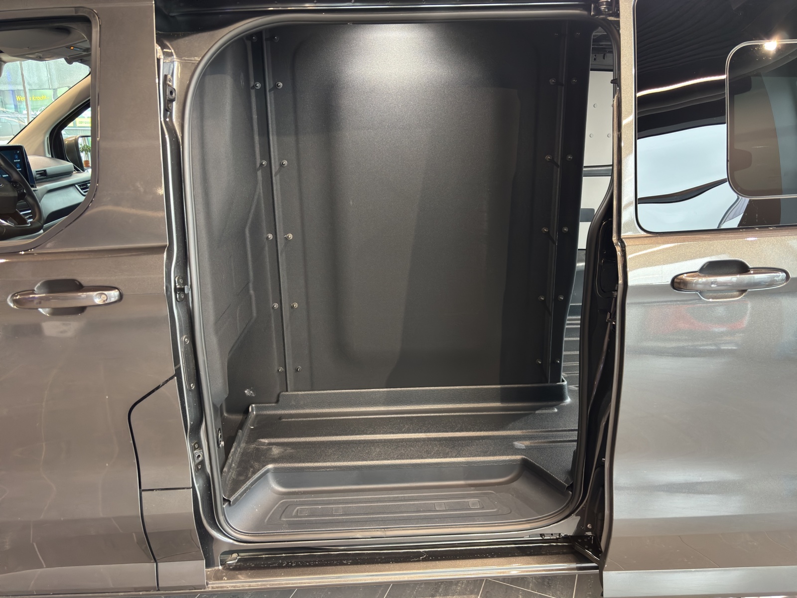 FORD E-Transit Custom Multicab 320 L1 218 PS Limited RWD-image-15