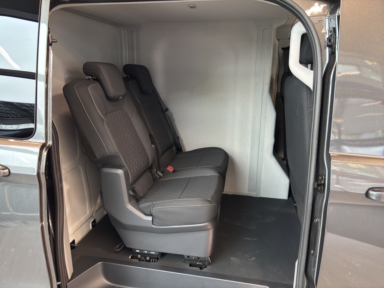 FORD E-Transit Custom Multicab 320 L1 218 PS Limited RWD-image-12