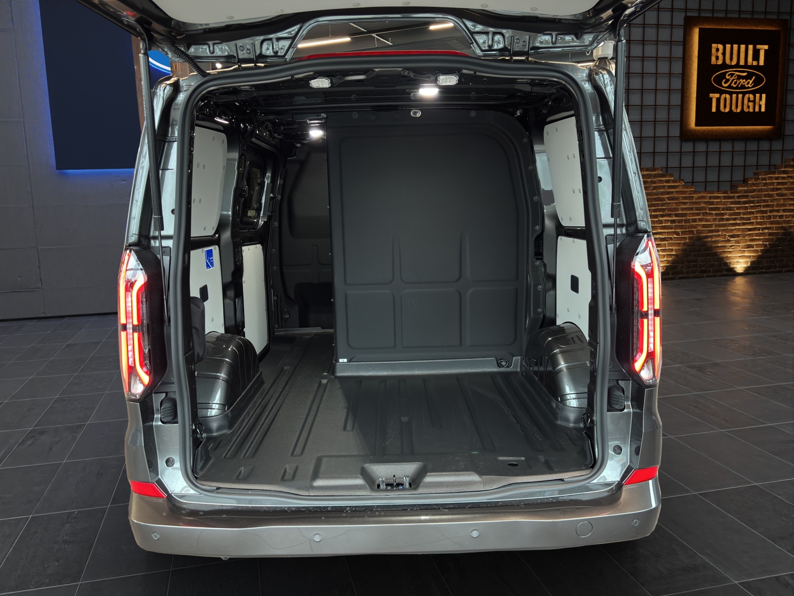 FORD E-Transit Custom Multicab 320 L1 218 PS Limited RWD-image-13