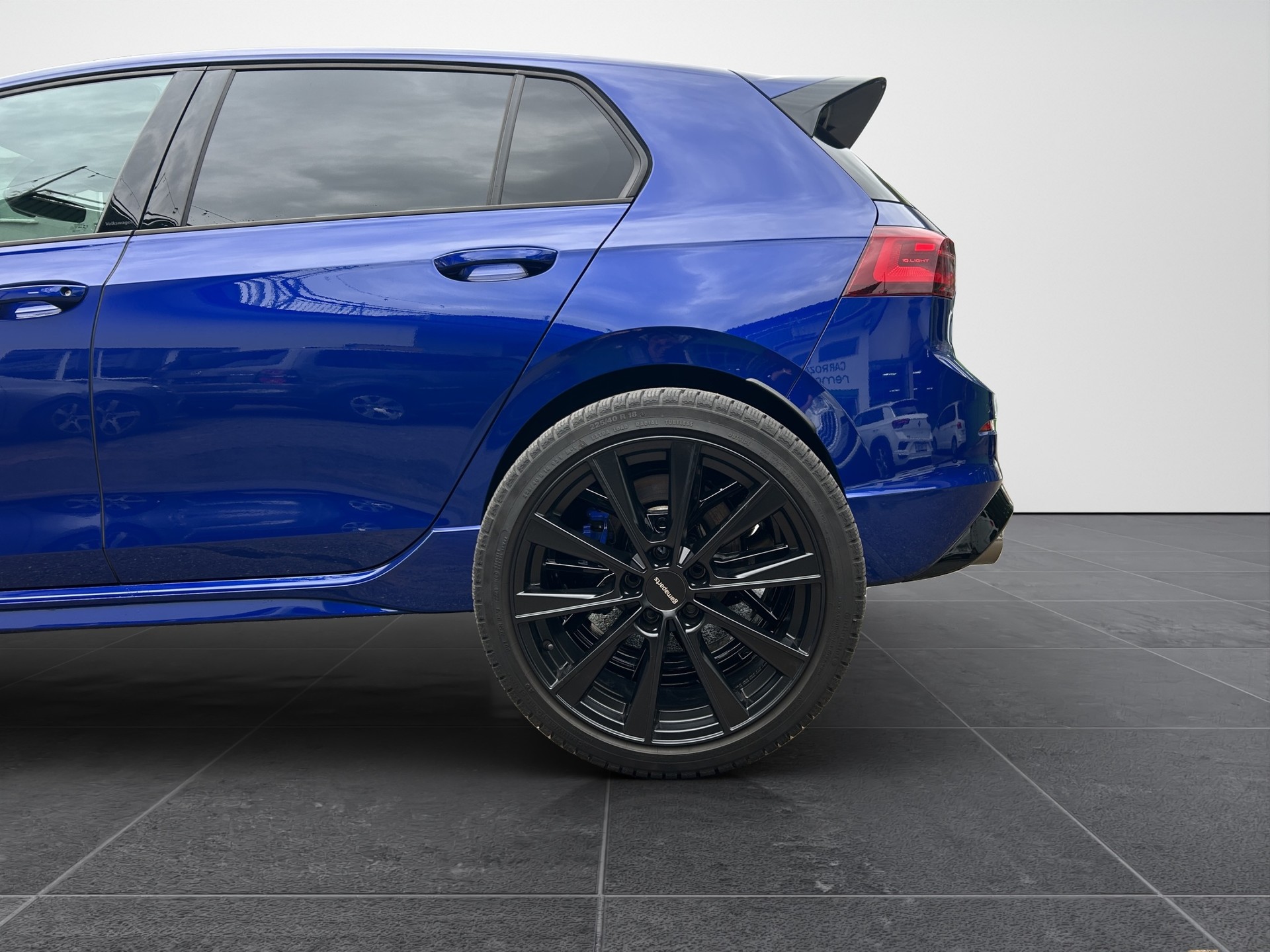 VW Golf 2.0 TSI R DSG 4Motion-image-7