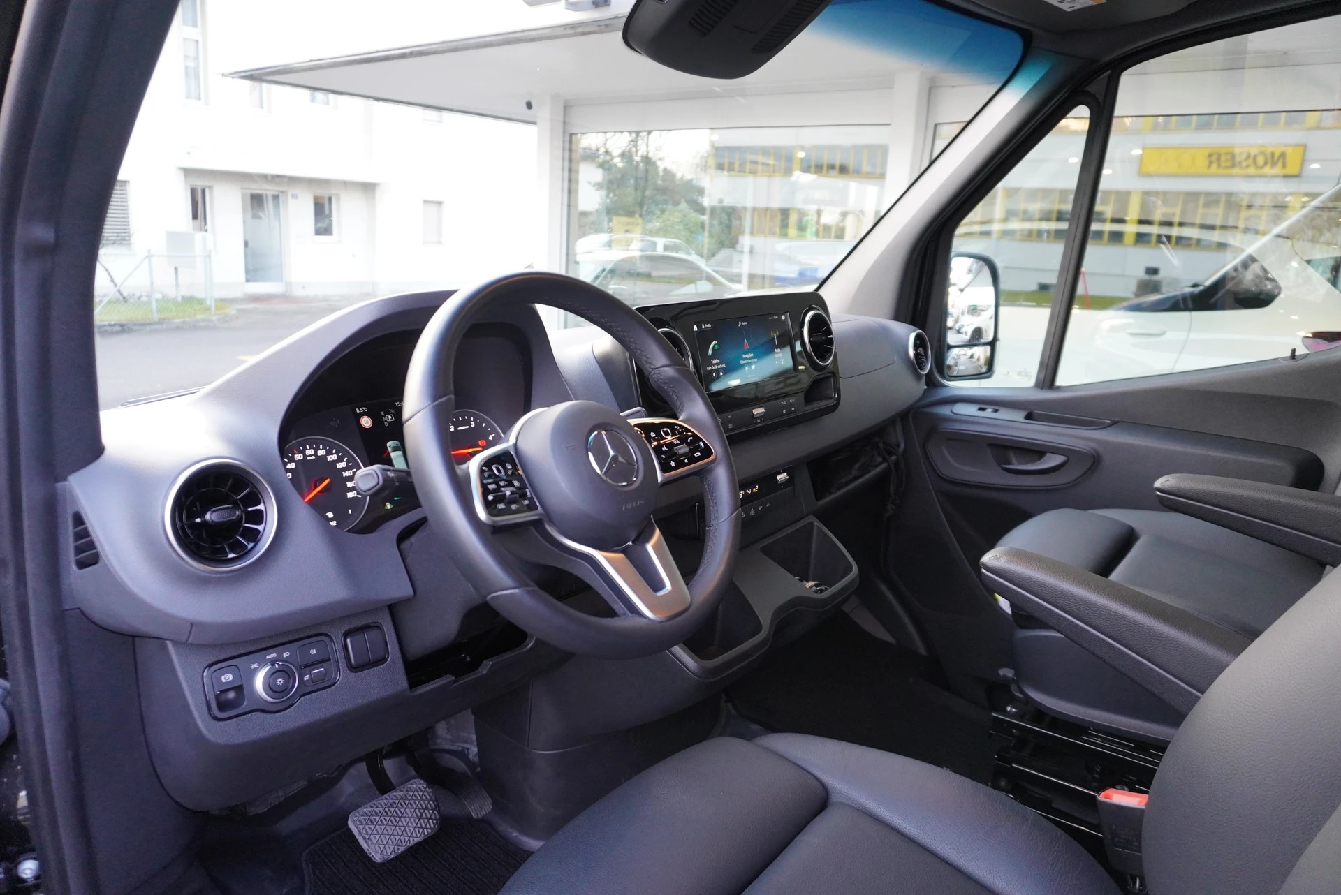 MERCEDES-BENZ Sprinter 319 CDI Lang 7G-TRONIC-image-9