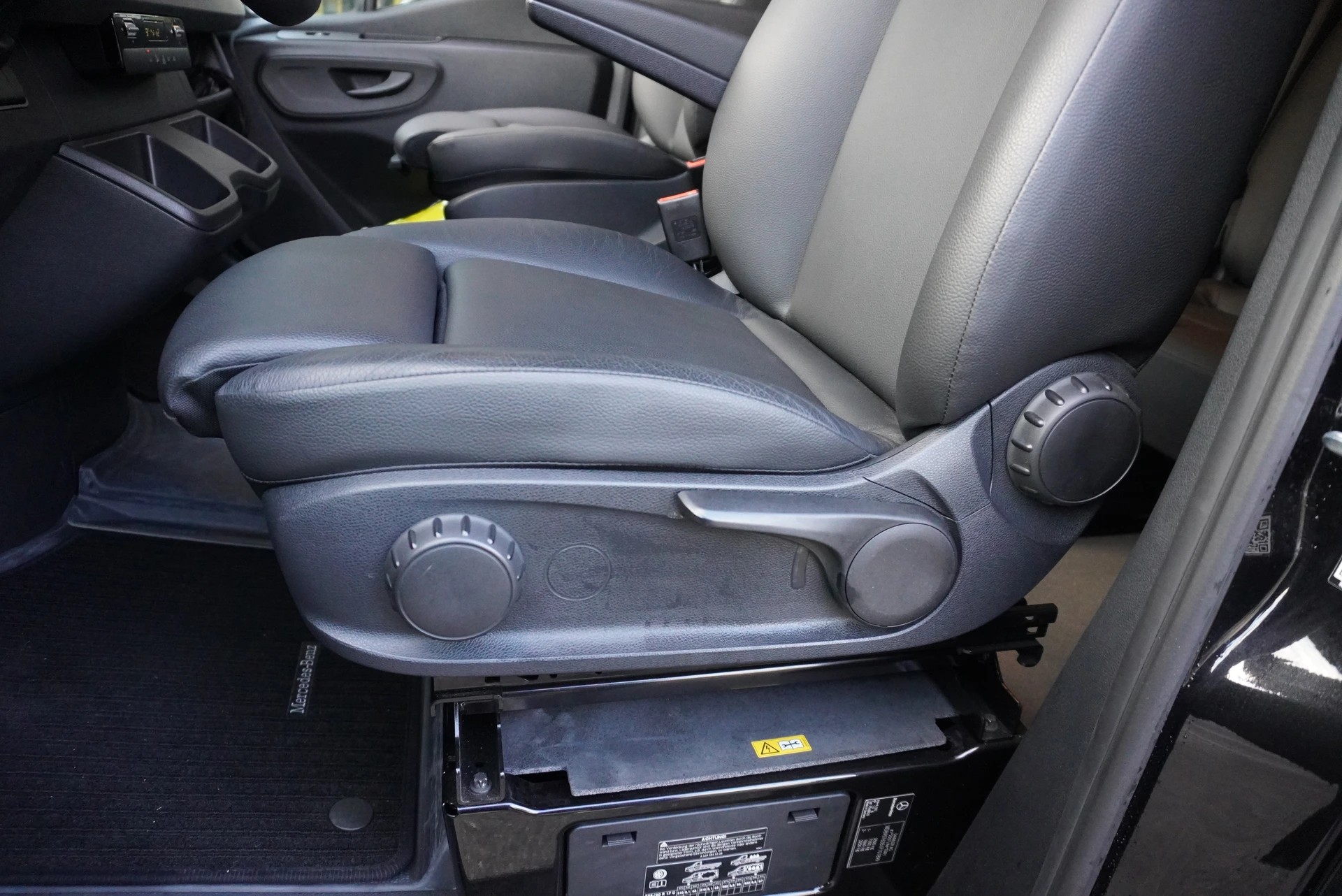 MERCEDES-BENZ Sprinter 319 CDI Lang 7G-TRONIC-image-17