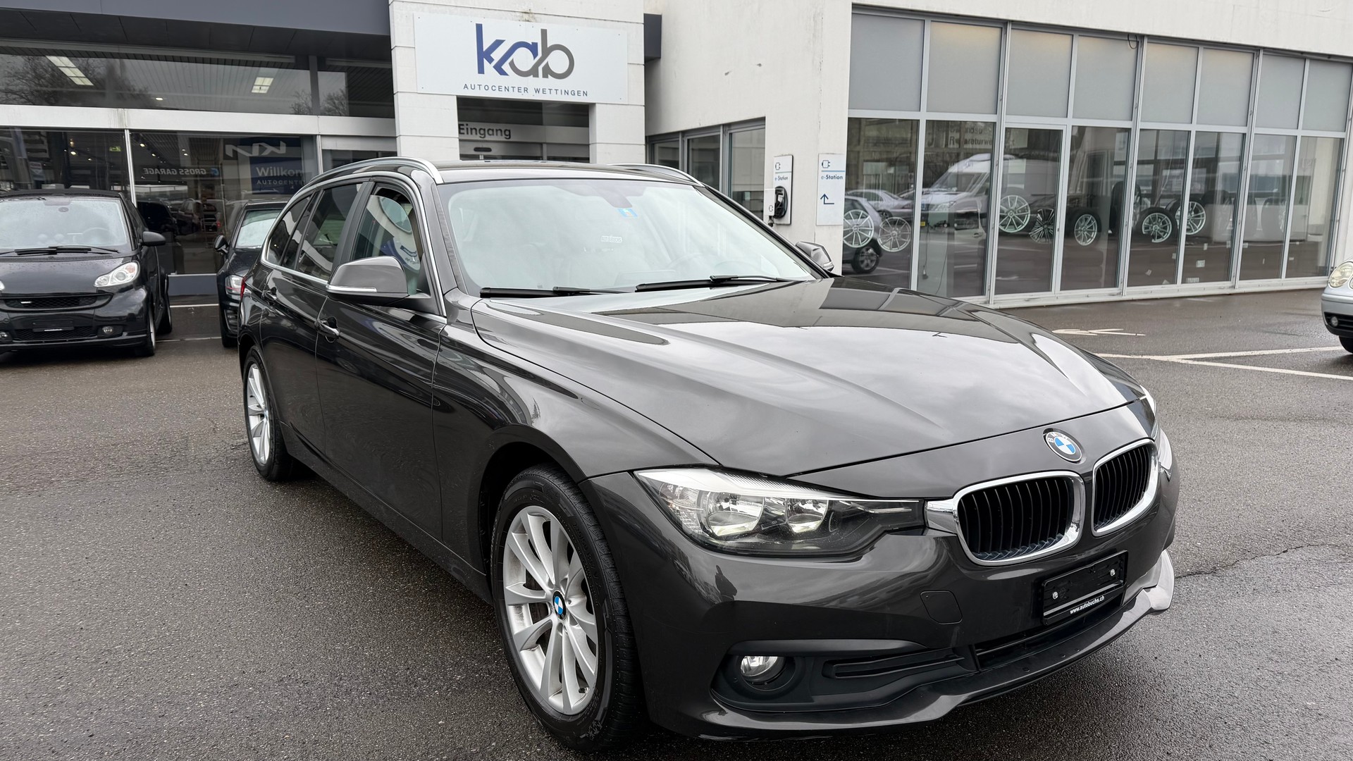 BMW 320d xDrive Touring Luxury Line-image-2