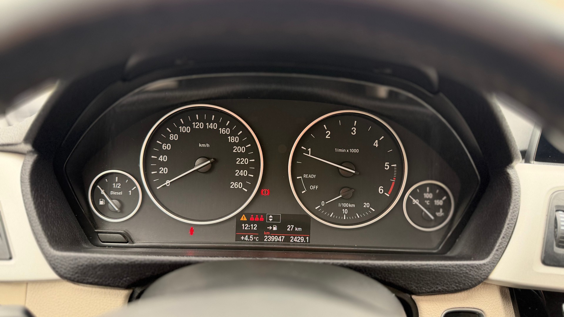 BMW 320d xDrive Touring Luxury Line-image-10