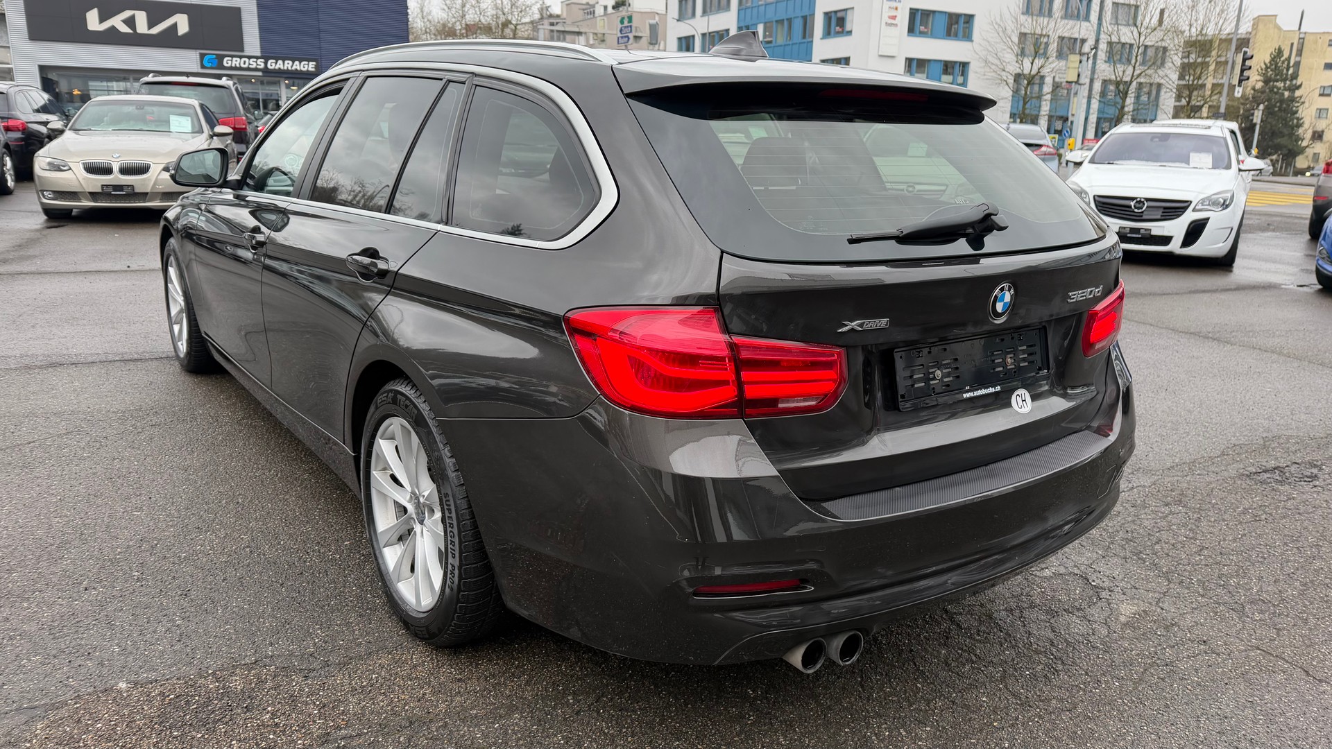 BMW 320d xDrive Touring Luxury Line-image-3