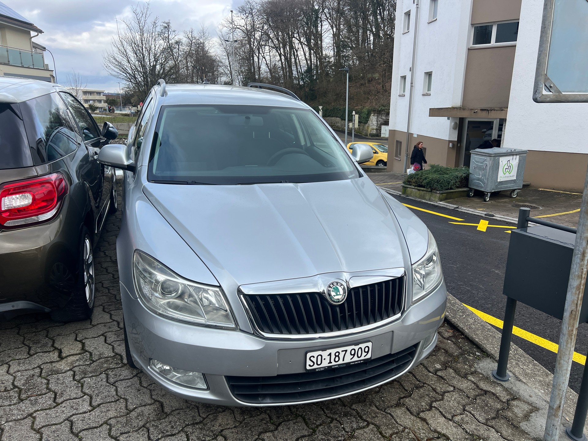 SKODA Octavia Combi 1.6 TDI Clever "mit Garantie möglich"-image-0