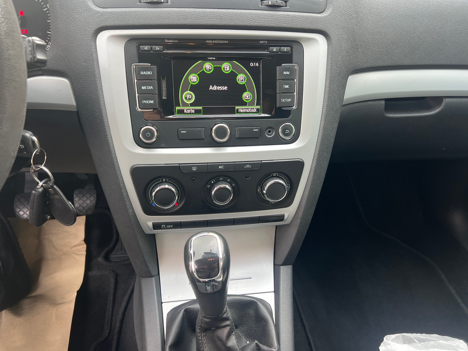 SKODA Octavia Combi 1.6 TDI Clever "mit Garantie möglich"-image-6
