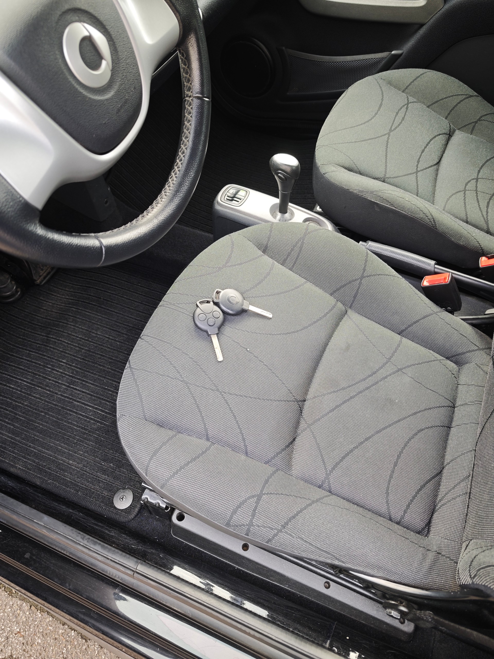 SMART FORTWO-image-11
