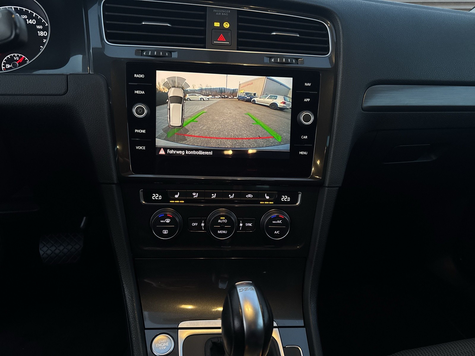 VW Golf Variant 1.4 TSI Comfortline DSG-image-12