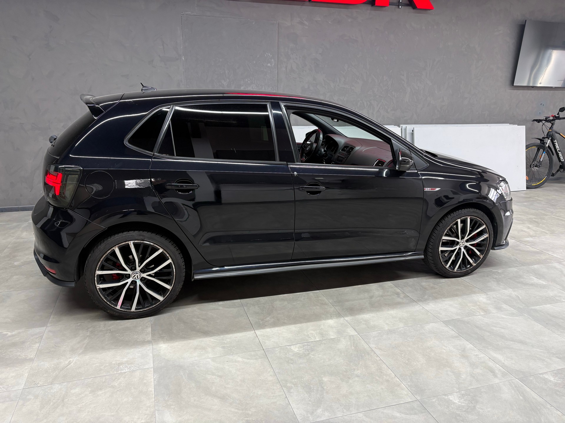 VW Polo 1.8 TSI GTI-image-2