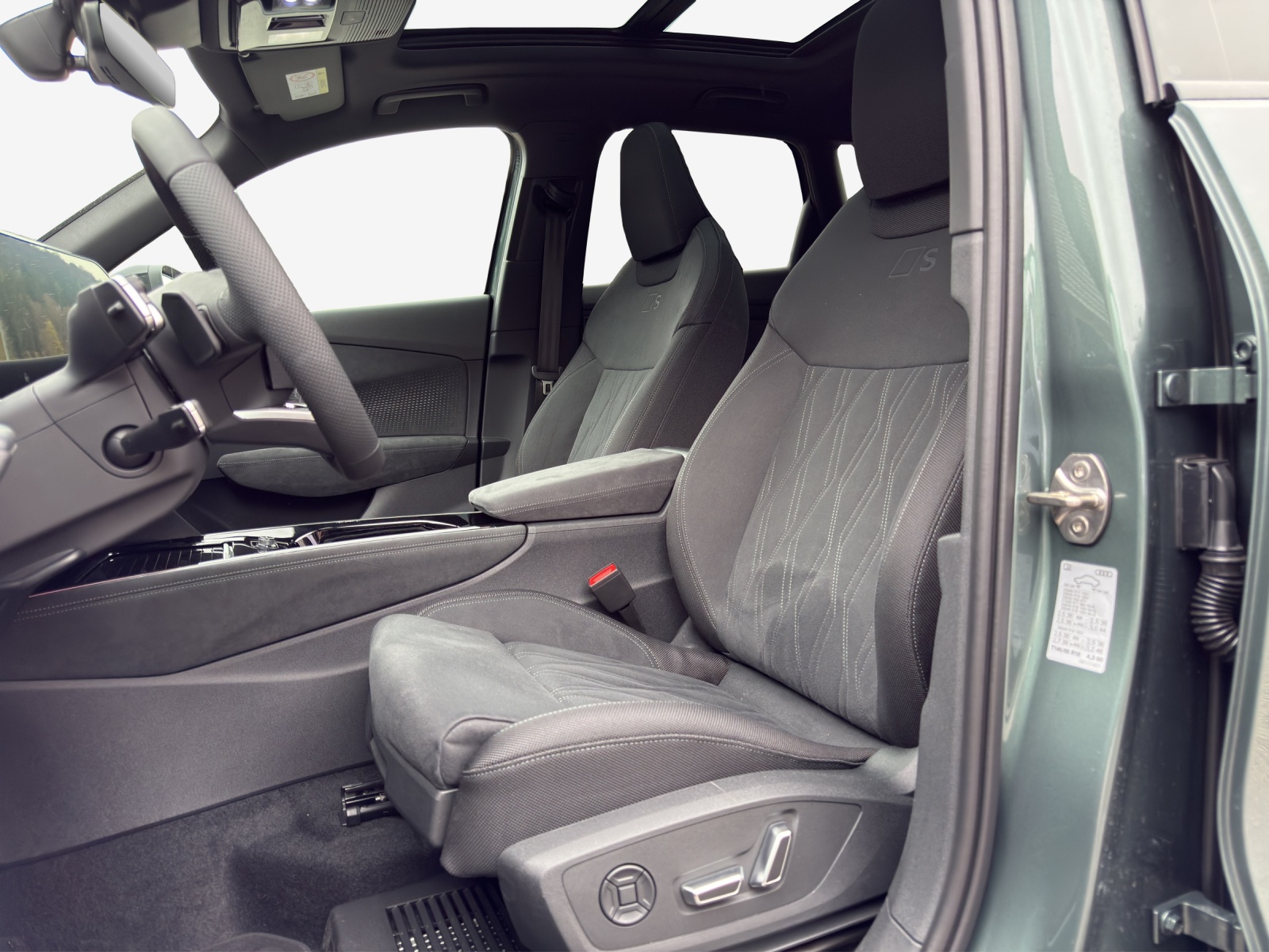 AUDI Q3 SUV 110 kW TFSI S tronic-image-7