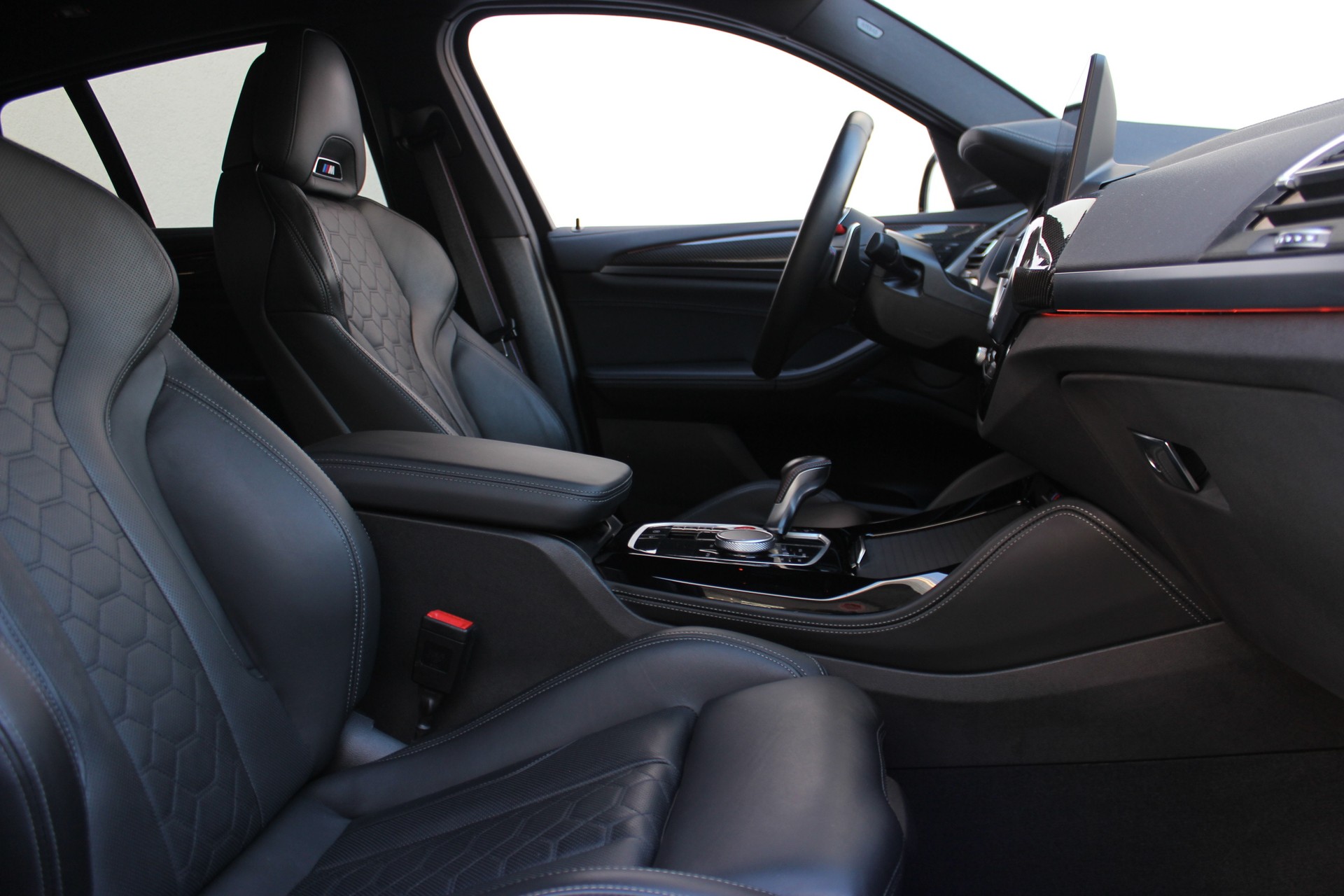 BMW X4M xDrive M Competition-showroom-element-3