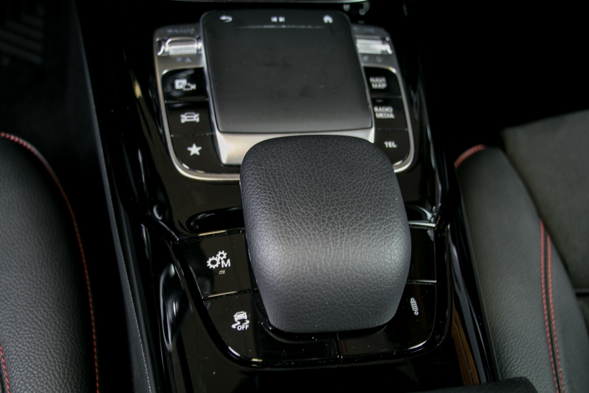 MERCEDES-BENZ CLA 35 AMG 4Matic 7G-DCT-image-4