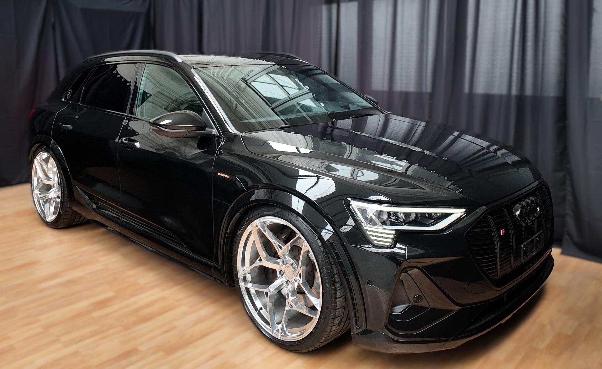 AUDI e-tron S quattro-image-15
