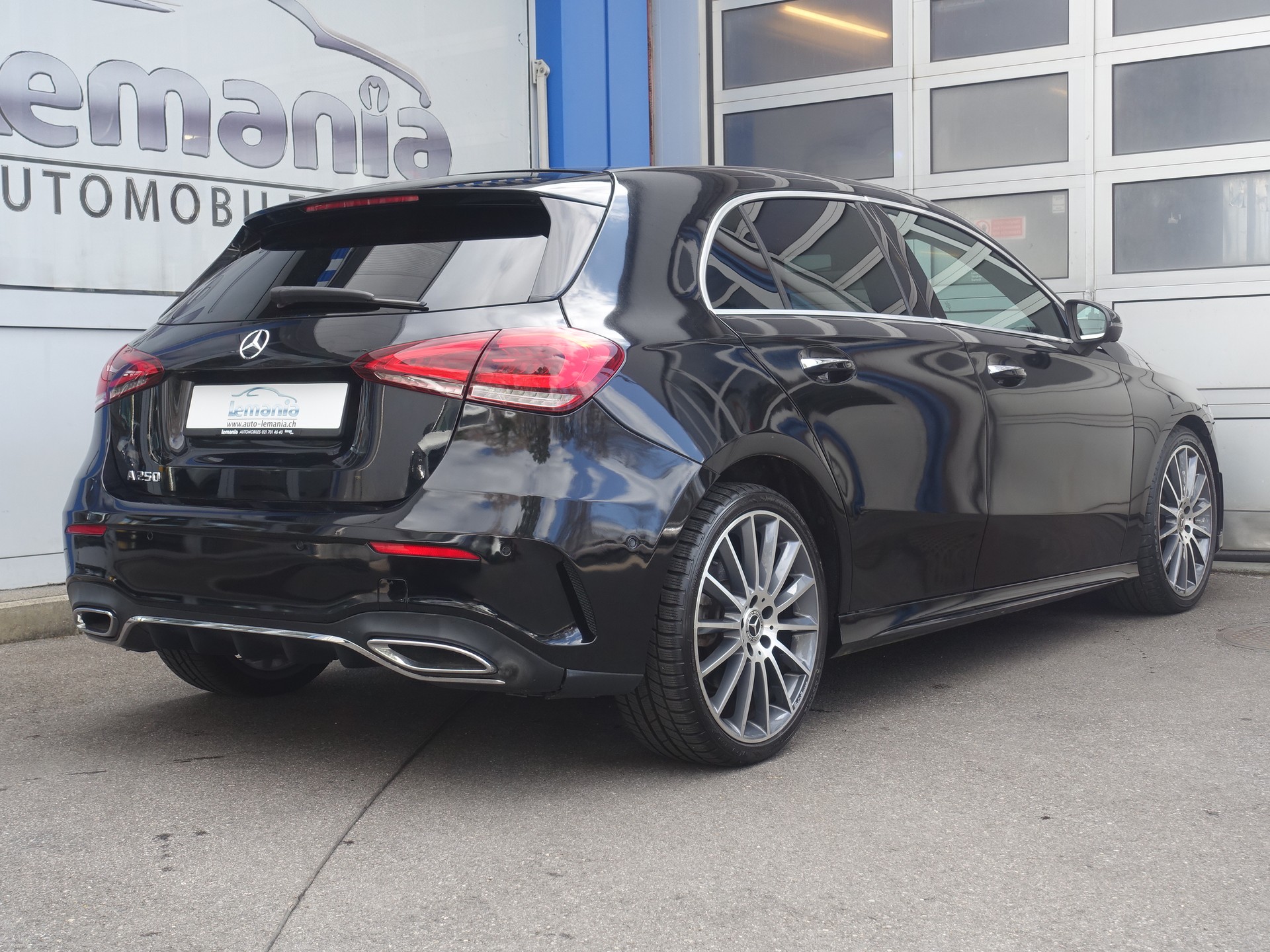 MERCEDES-BENZ A 250 Progressive 7G-DCT-showroom-element-3