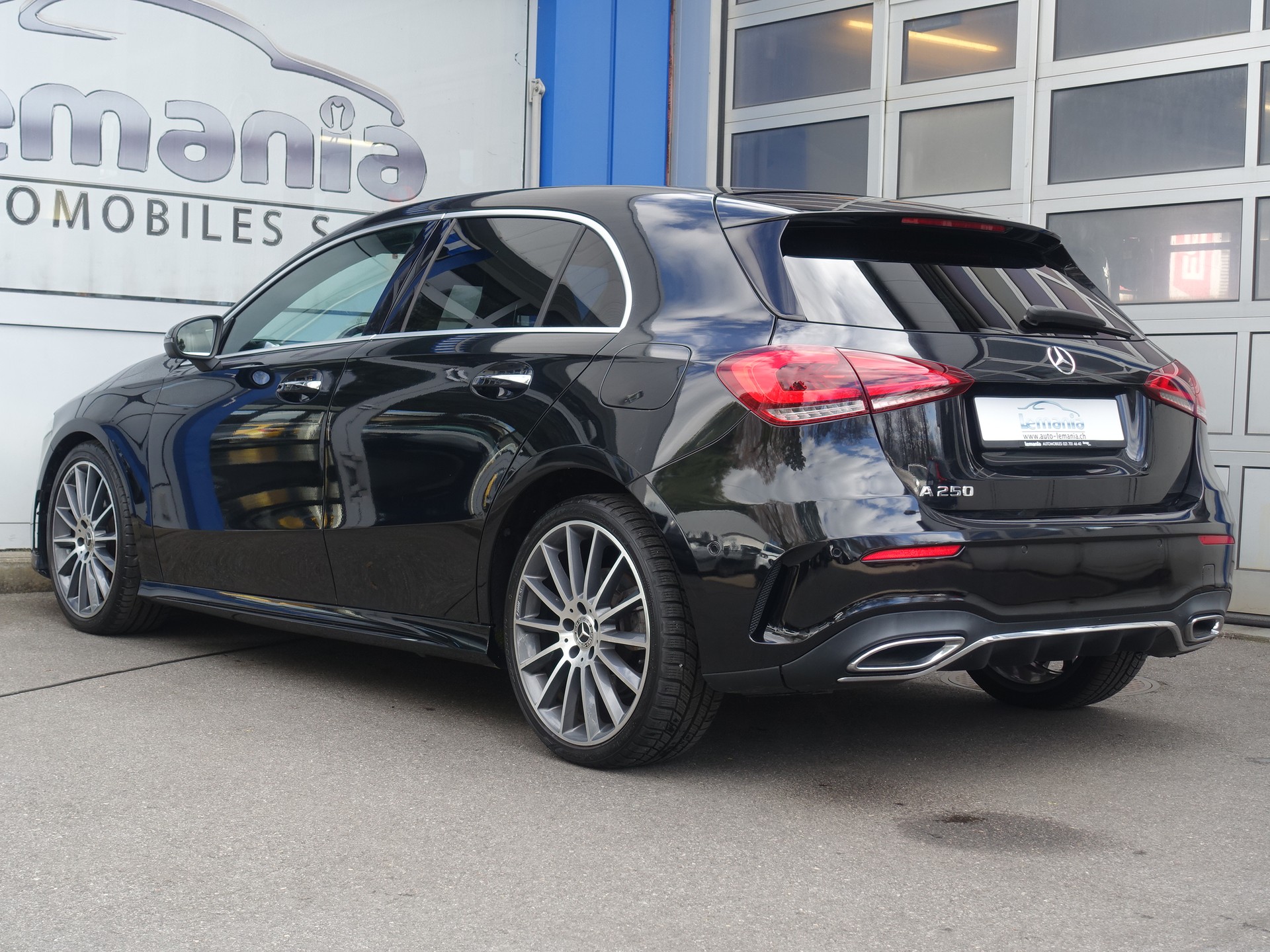 MERCEDES-BENZ A 250 Progressive 7G-DCT-image-4
