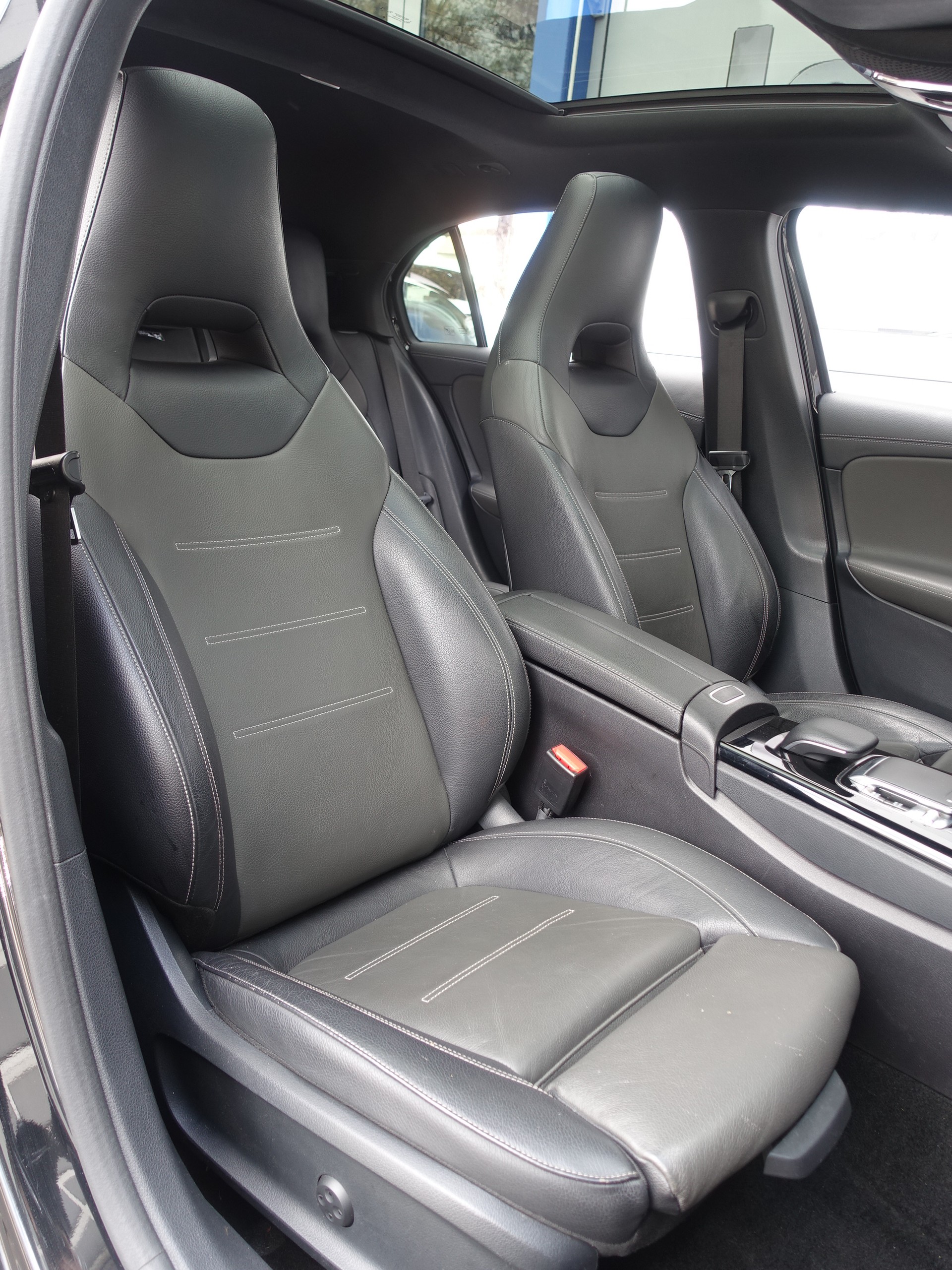 MERCEDES-BENZ A 250 Progressive 7G-DCT-image-8