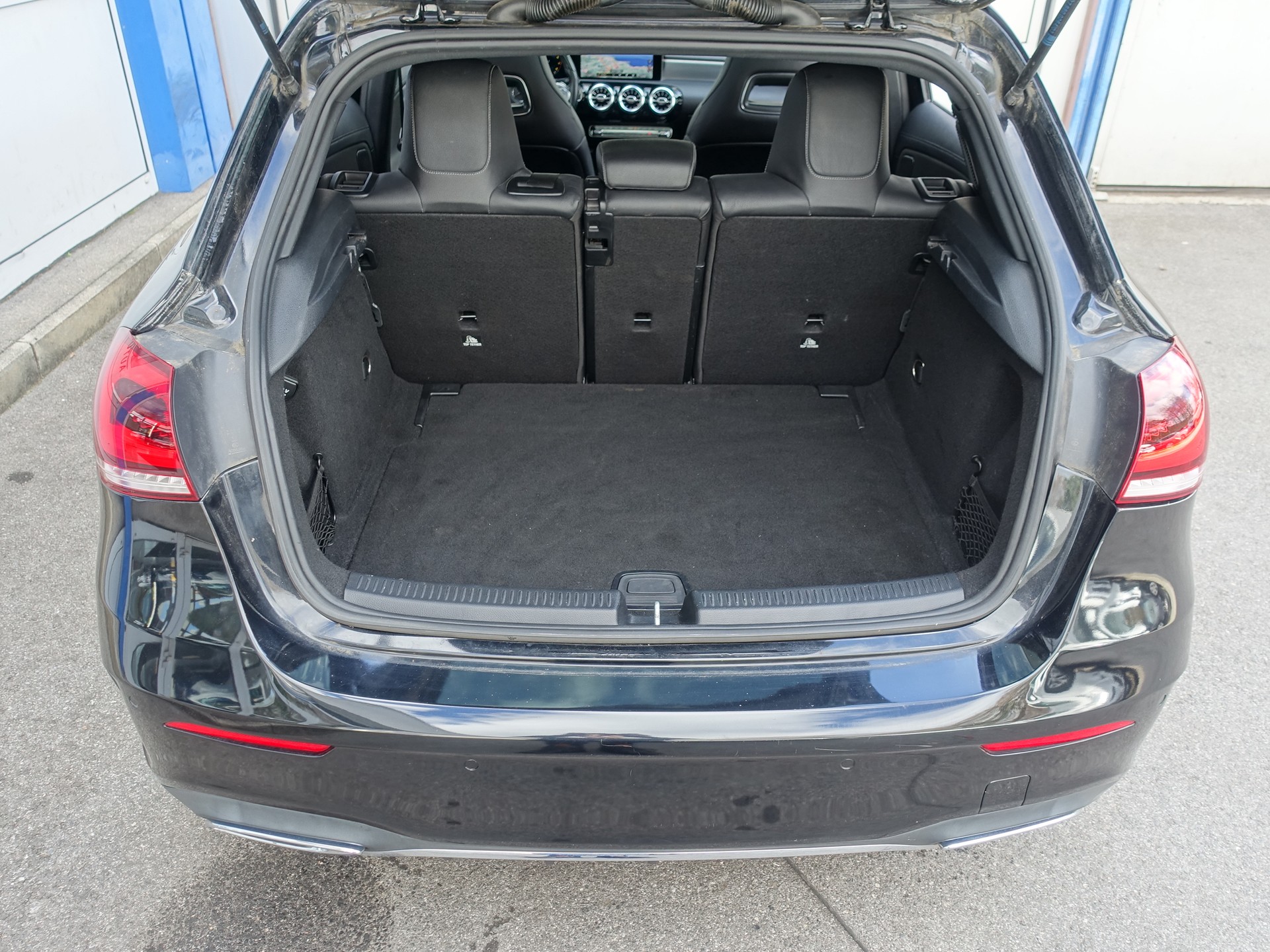 MERCEDES-BENZ A 250 Progressive 7G-DCT-image-15