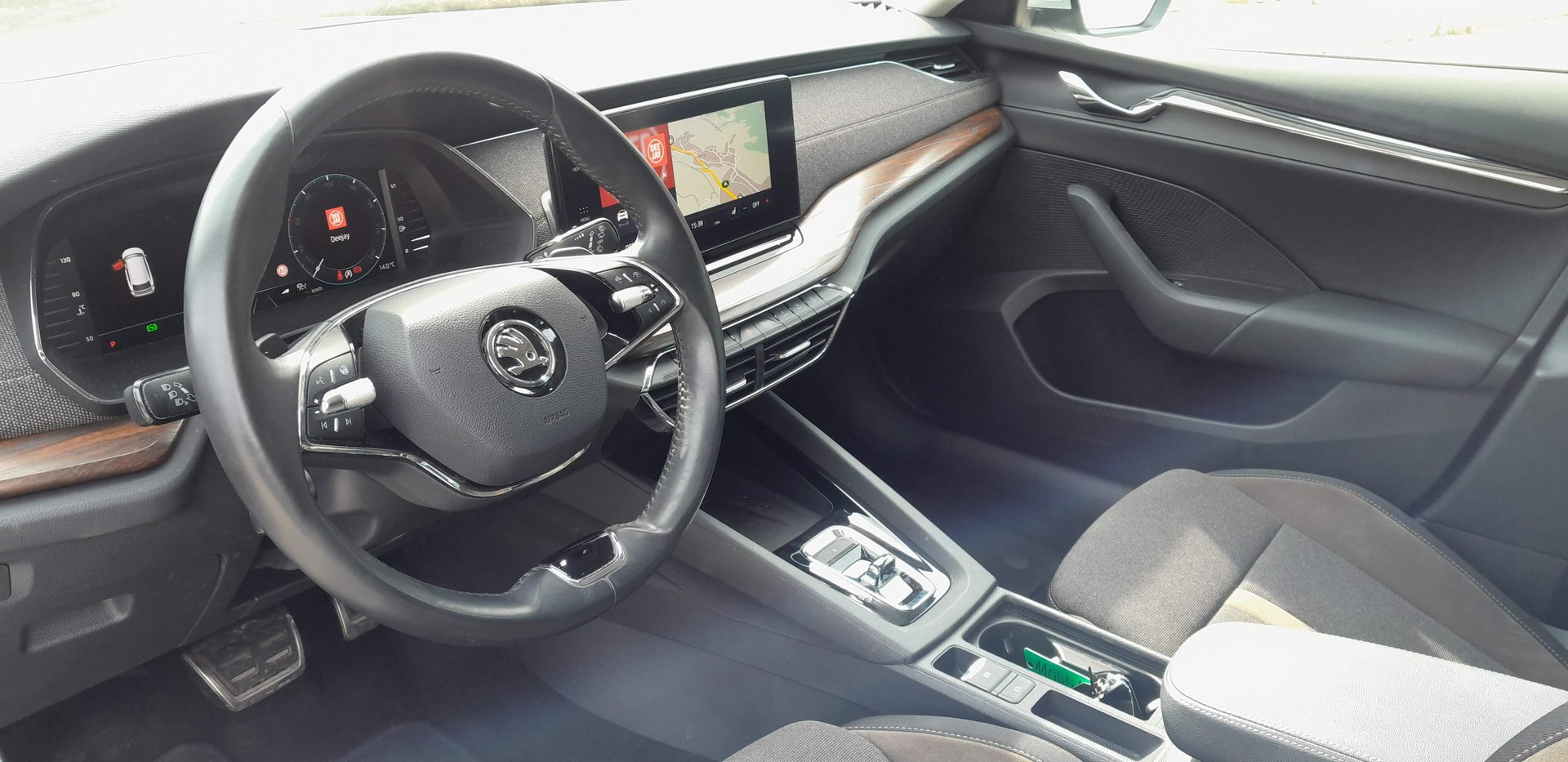 SKODA Octavia Combi 2.0 TDI DSG Scout 4x4-image-9