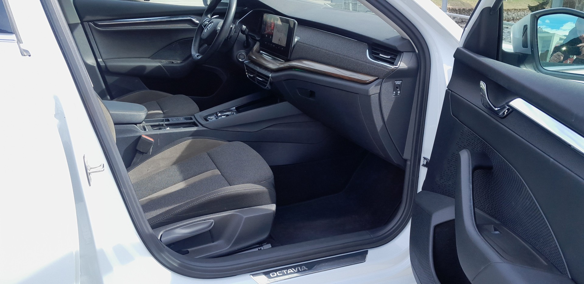SKODA Octavia Combi 2.0 TDI DSG Scout 4x4-image-13