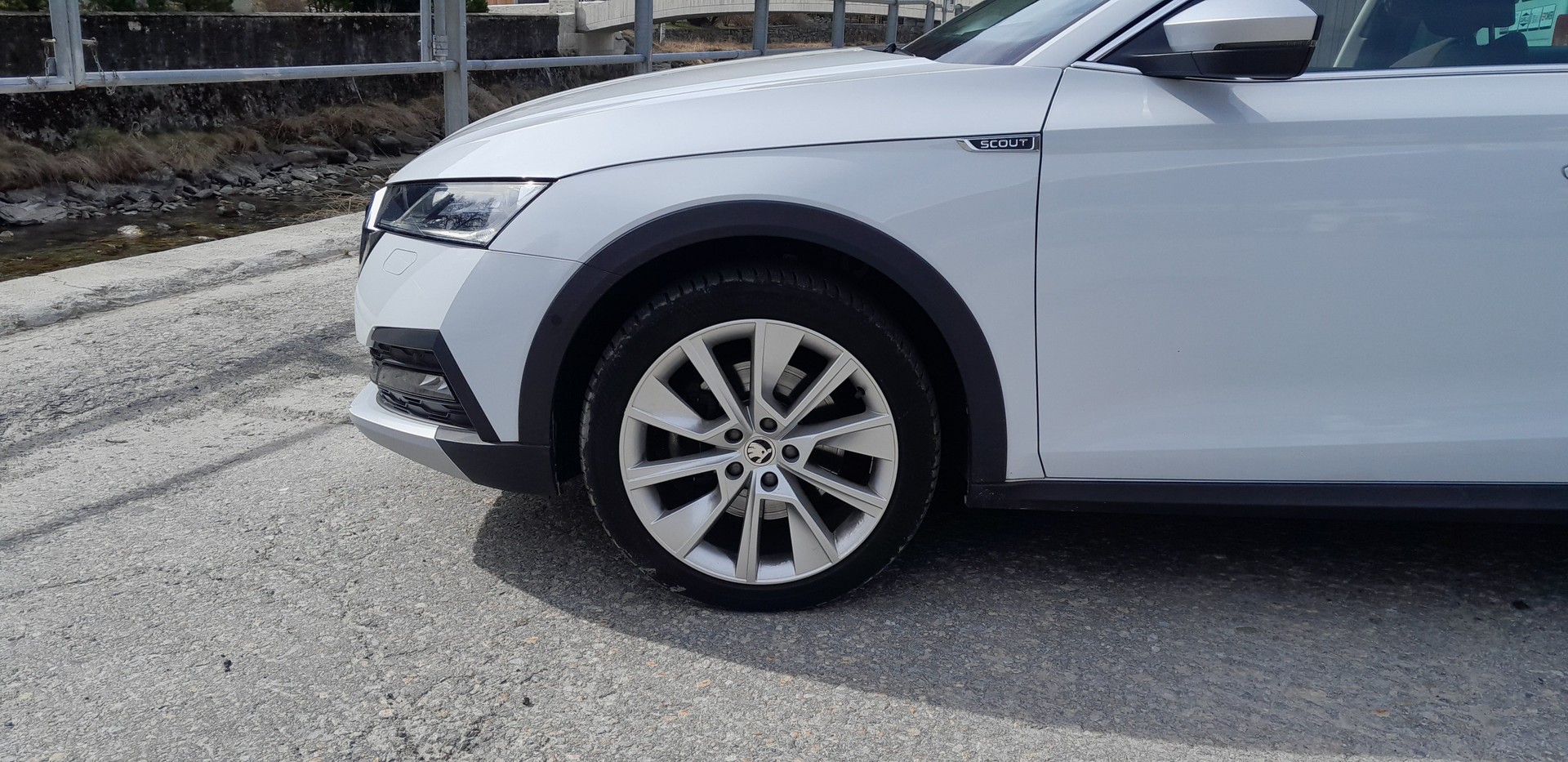 SKODA Octavia Combi 2.0 TDI DSG Scout 4x4-image-7