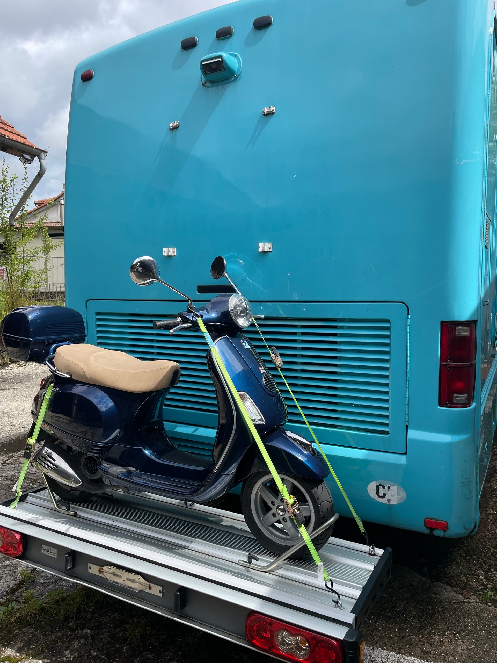 HOLIDAY RAMBLER-image-9