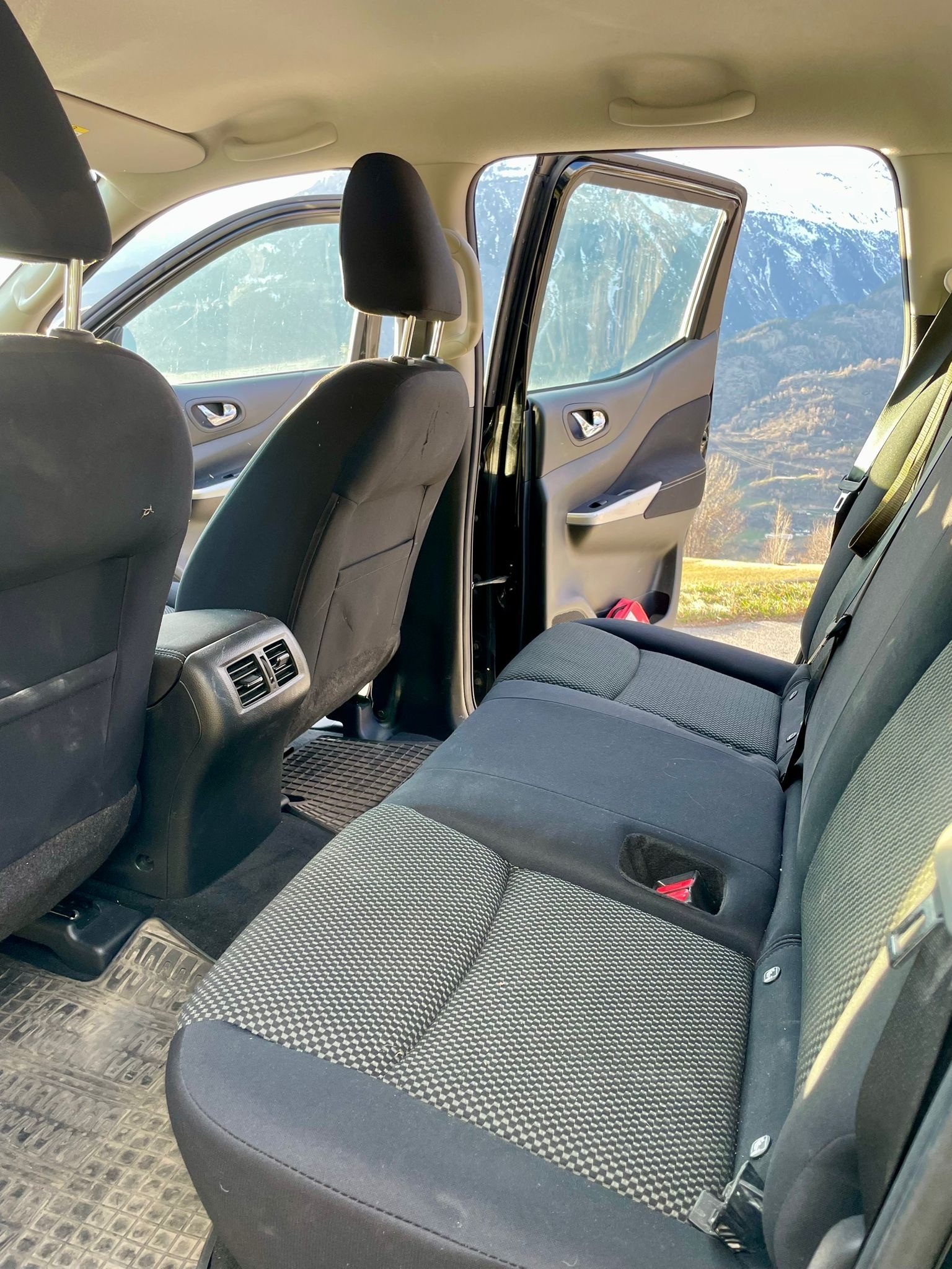 NISSAN NAVARA-image-4