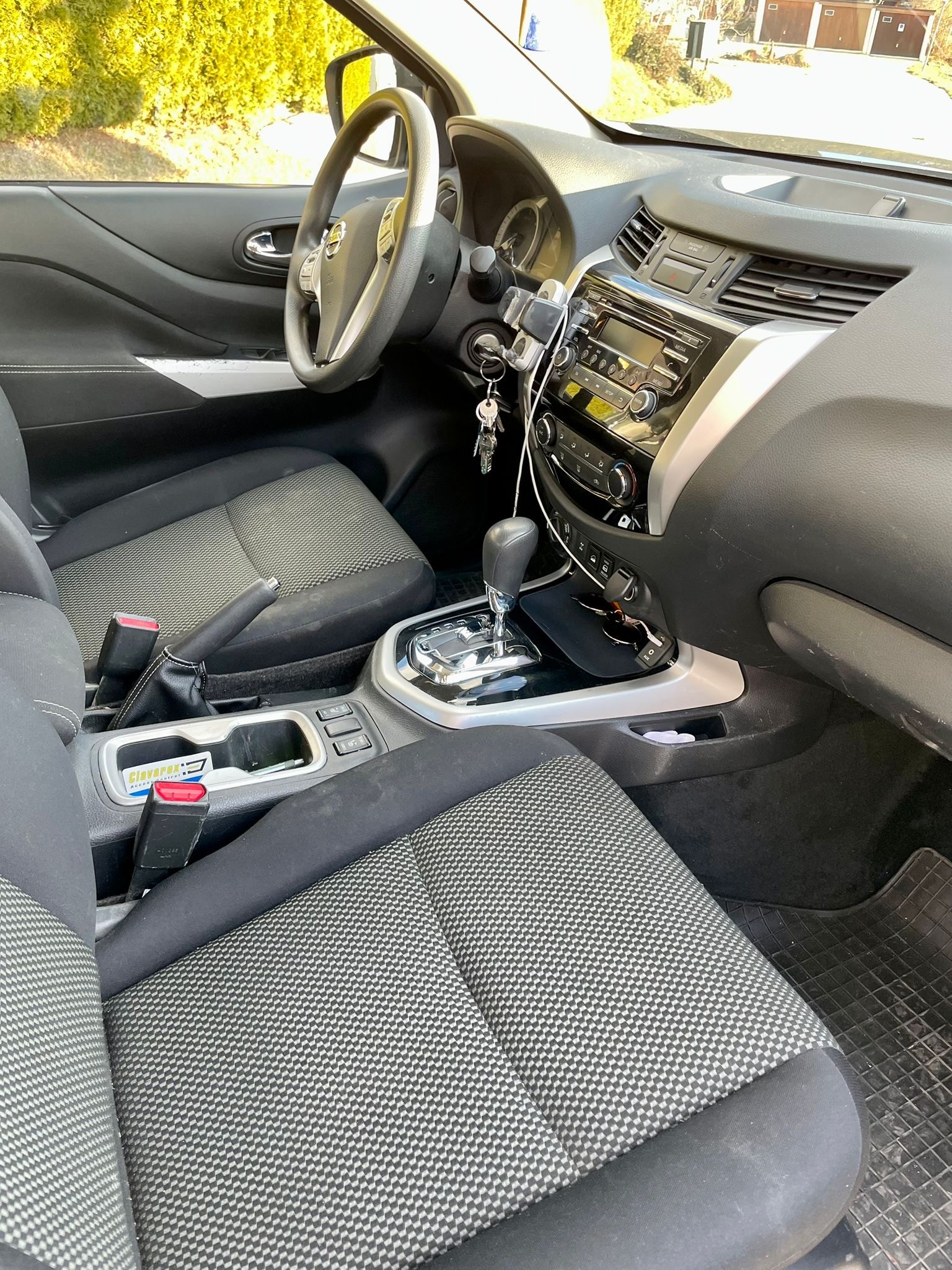 NISSAN NAVARA-image-3