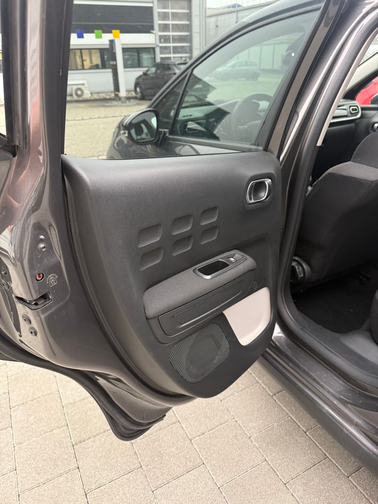 CITROEN C3 1.2i PureTech Elle EAT6-image-25