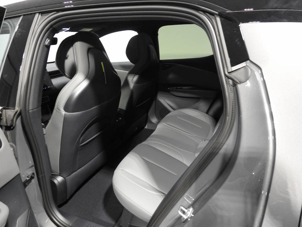 LYNK & CO 02-image-10