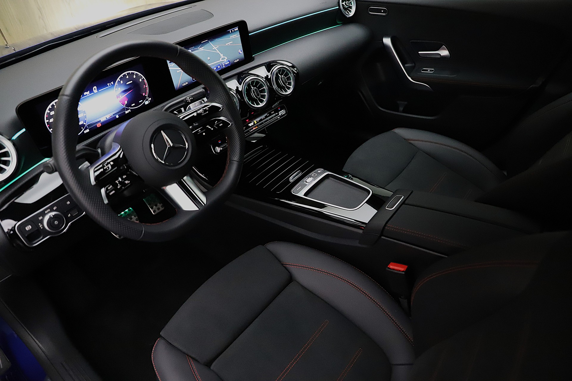 MERCEDES-BENZ A 200 7G-DCT AMG Advance Plus und Night Paket-image-4