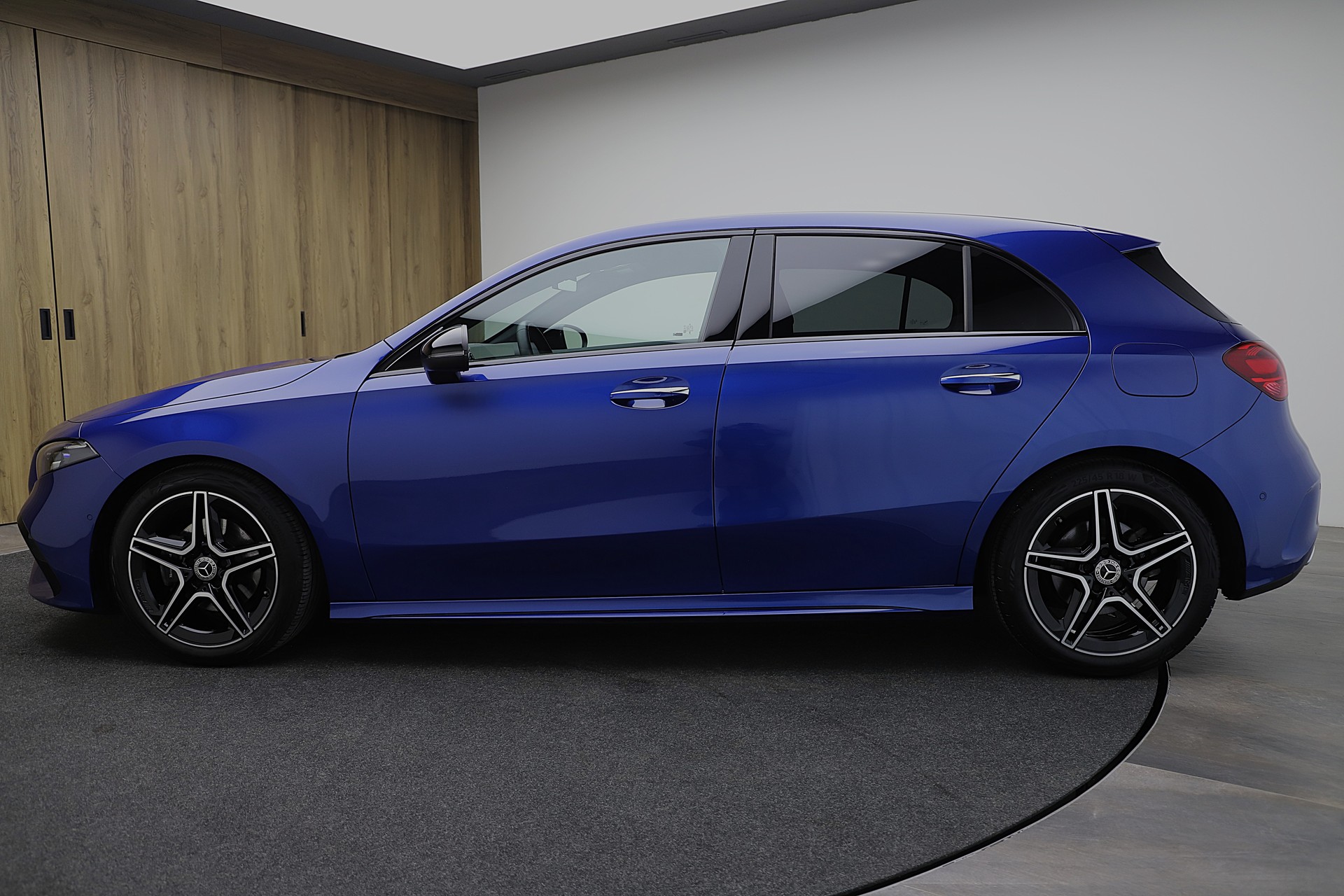 MERCEDES-BENZ A 200 7G-DCT AMG Advance Plus und Night Paket-image-2