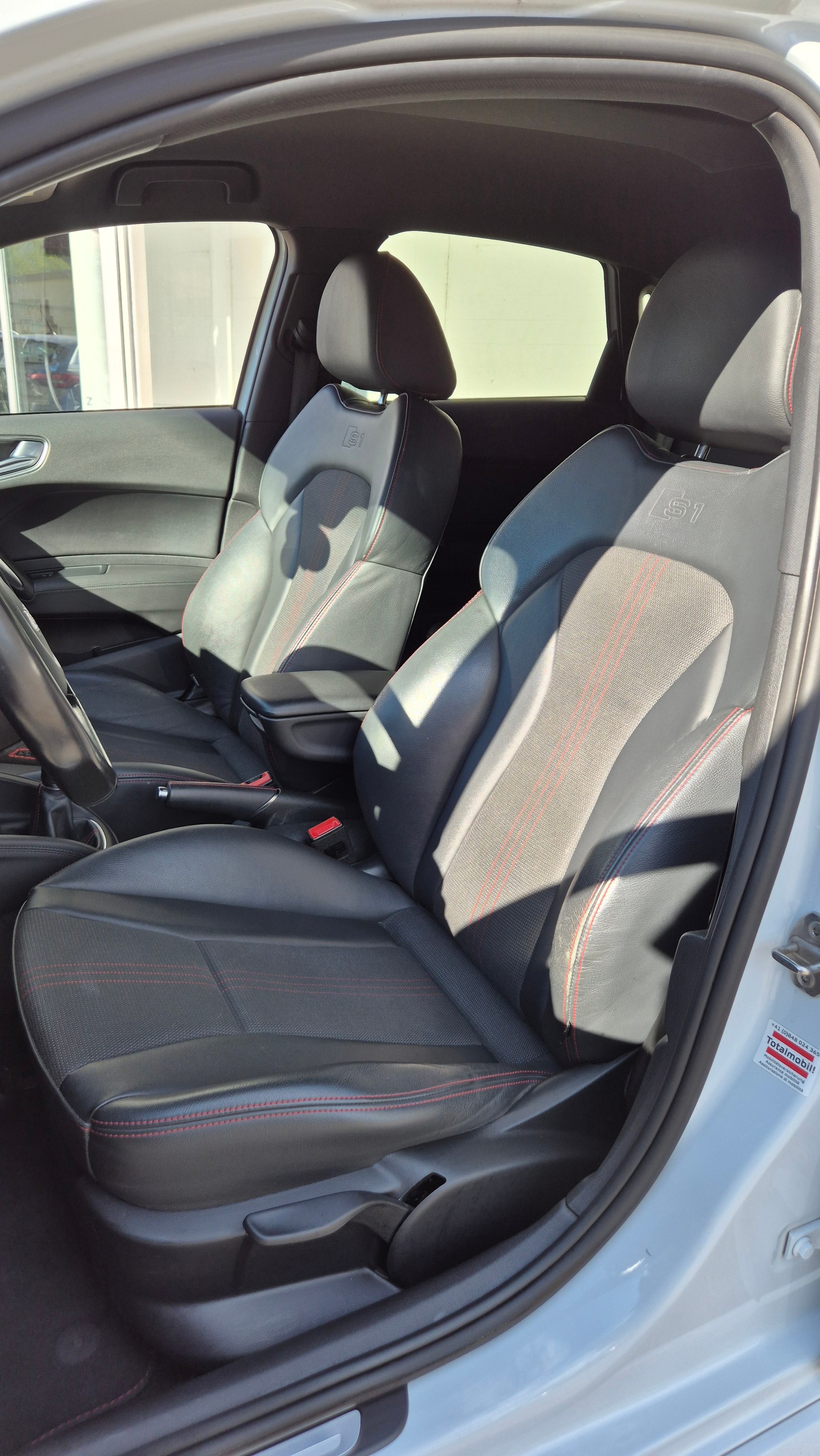 AUDI S1 2.0 TFSI quattro-image-6