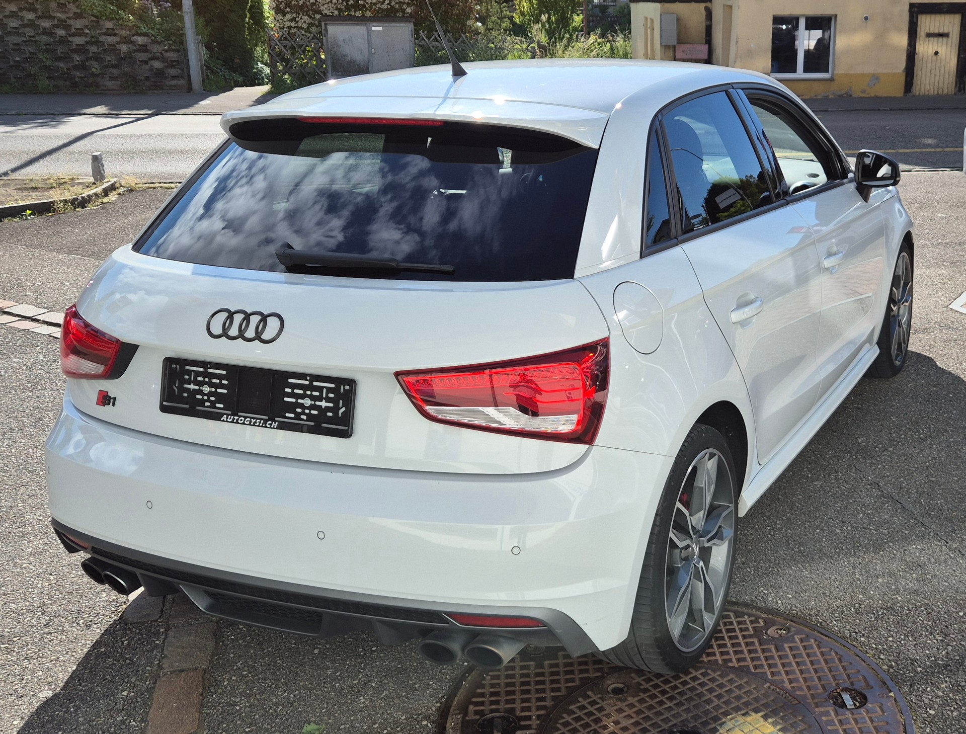 AUDI S1 2.0 TFSI quattro-image-10