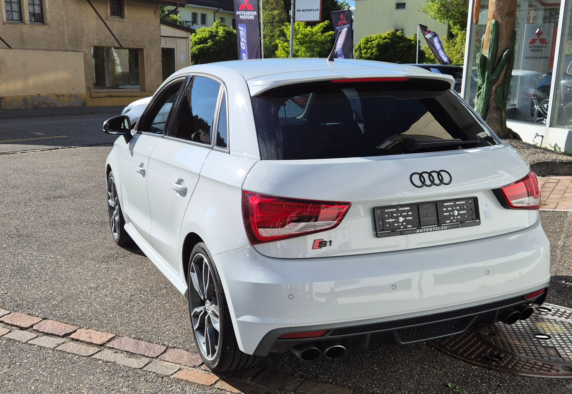 AUDI S1 2.0 TFSI quattro-image-2