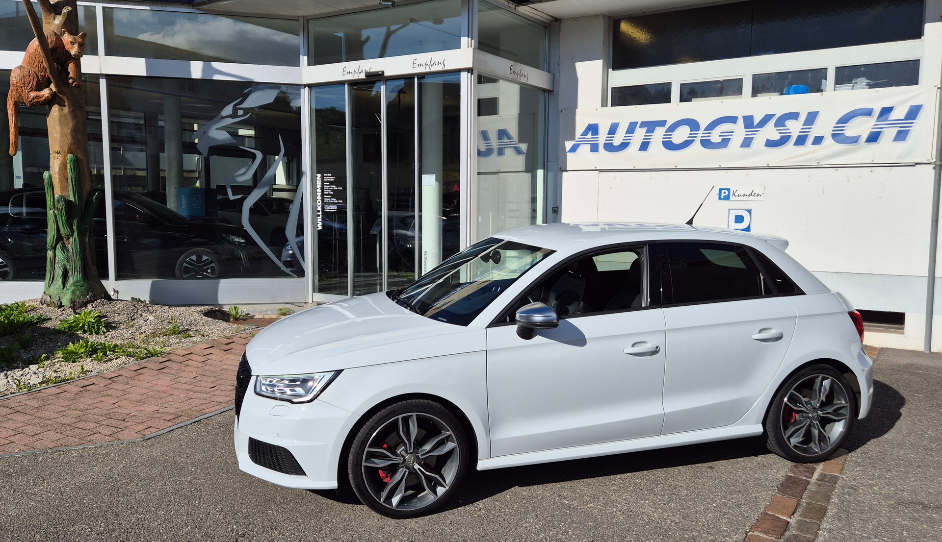 AUDI S1 2.0 TFSI quattro-image-13