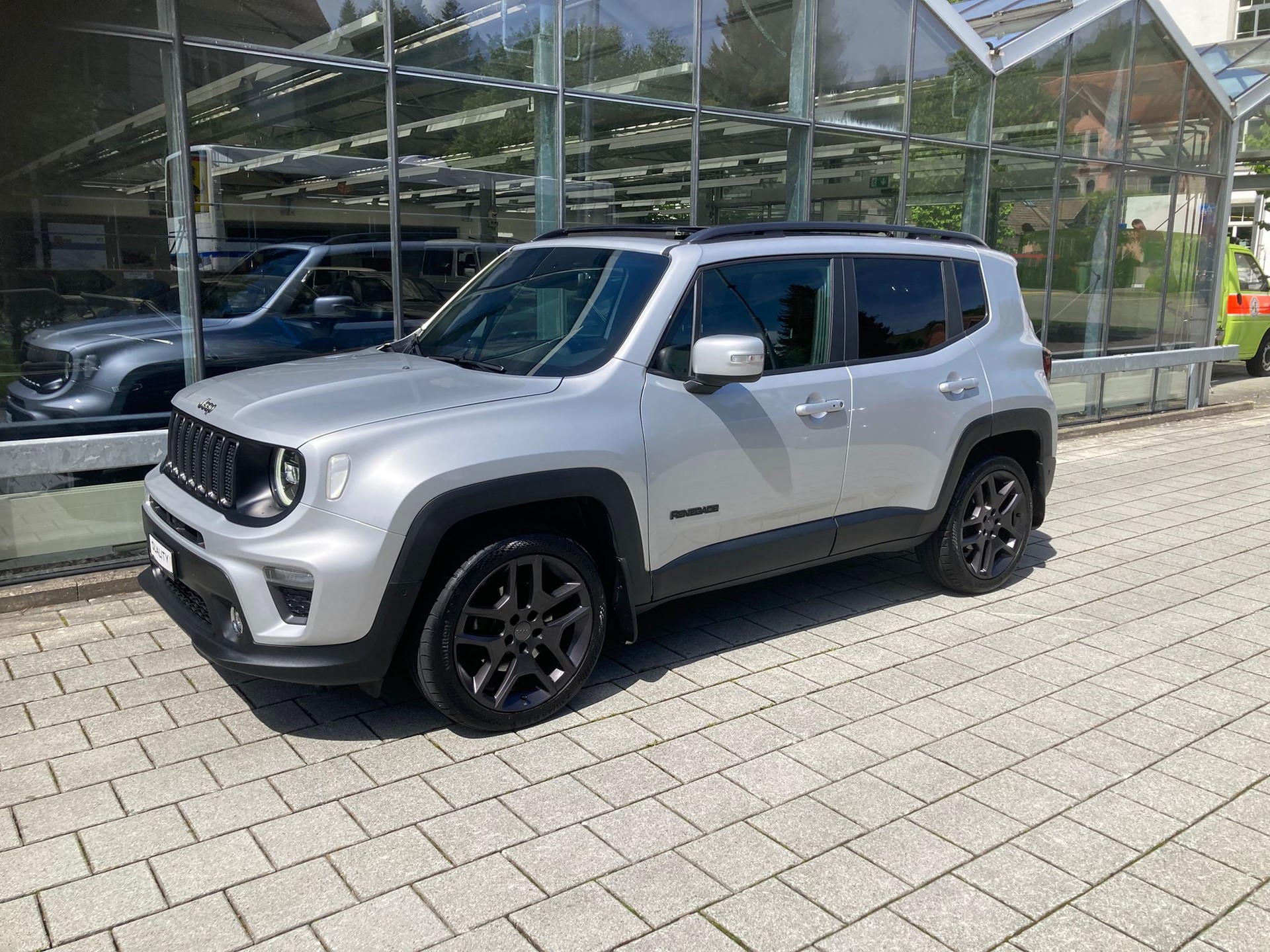 JEEP Renegade 1.3 Turbo S AWD-showroom-element-2