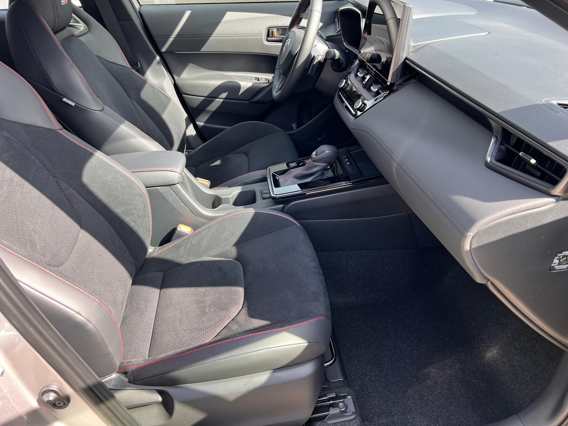 TOYOTA Corolla Cross 2.0 HSD GR Sport AWD-i-image-12