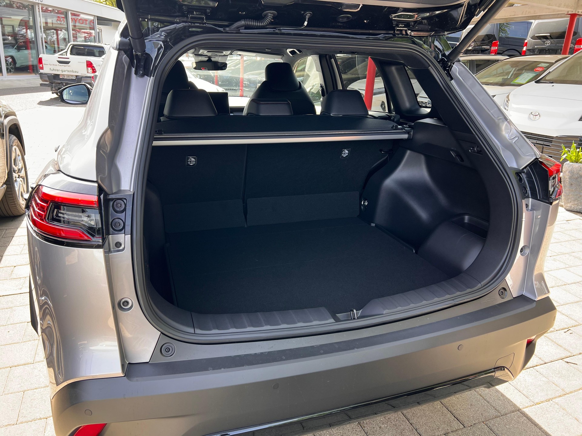 TOYOTA Corolla Cross 2.0 HSD GR Sport AWD-i-image-6