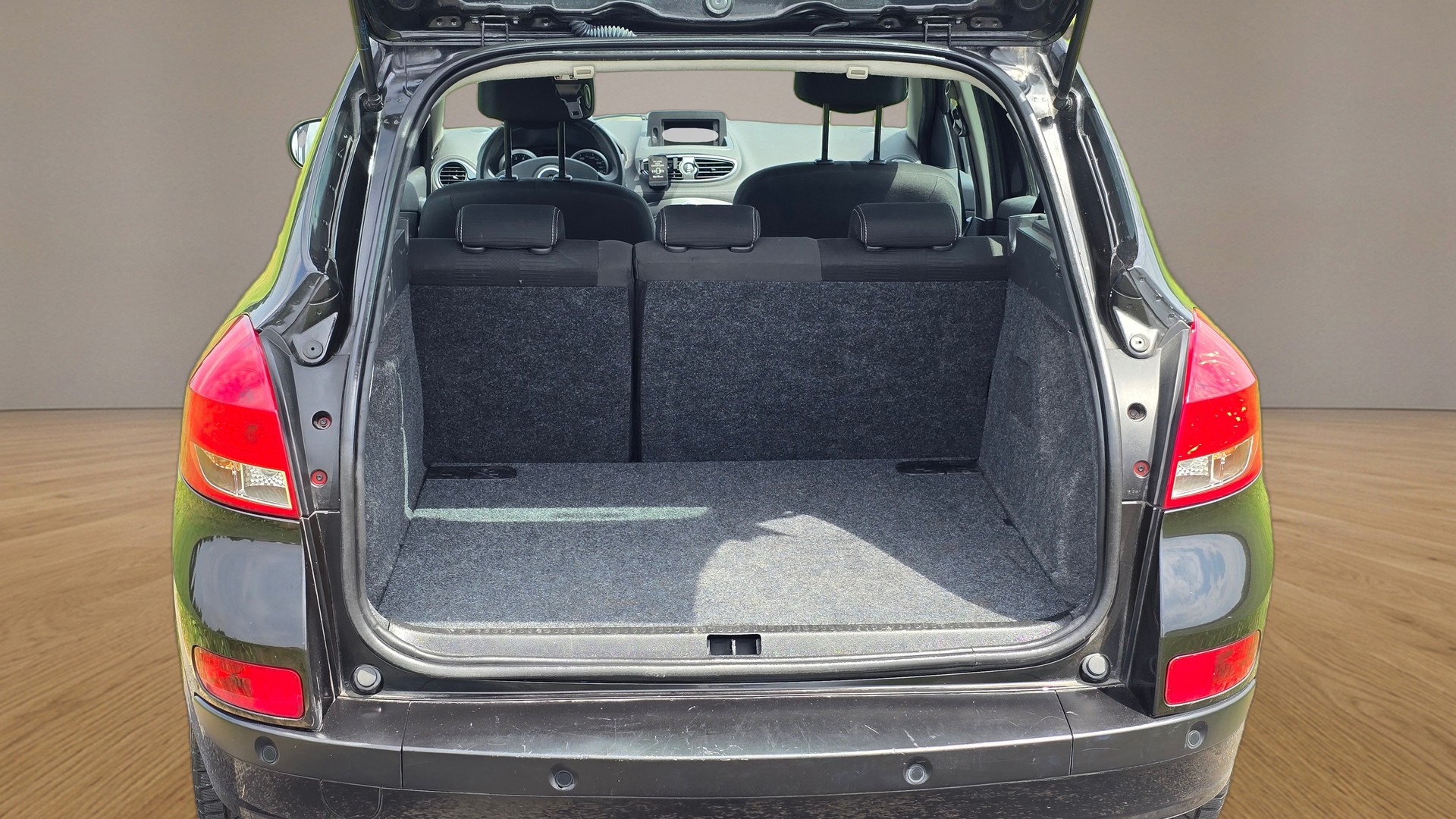 RENAULT Clio Grandtour 1.2 16V Turbo 20th Edition-image-9
