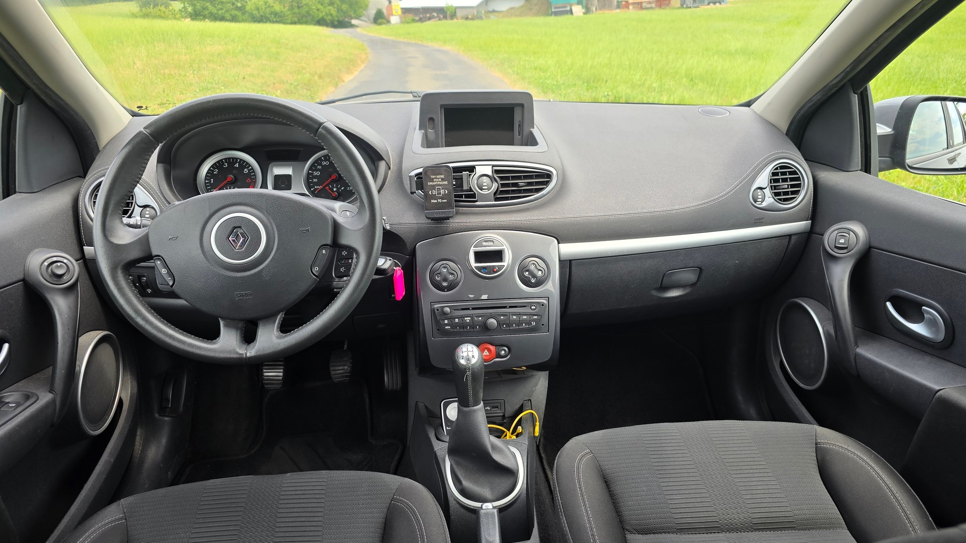 RENAULT Clio Grandtour 1.2 16V Turbo 20th Edition-image-14