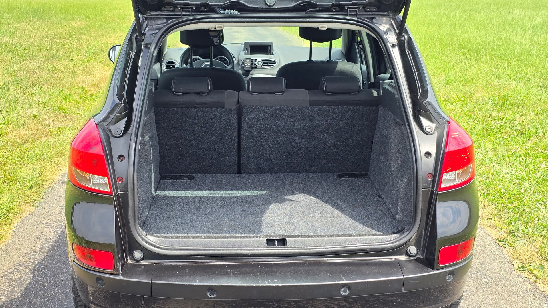 RENAULT Clio Grandtour 1.2 16V Turbo 20th Edition-image-9