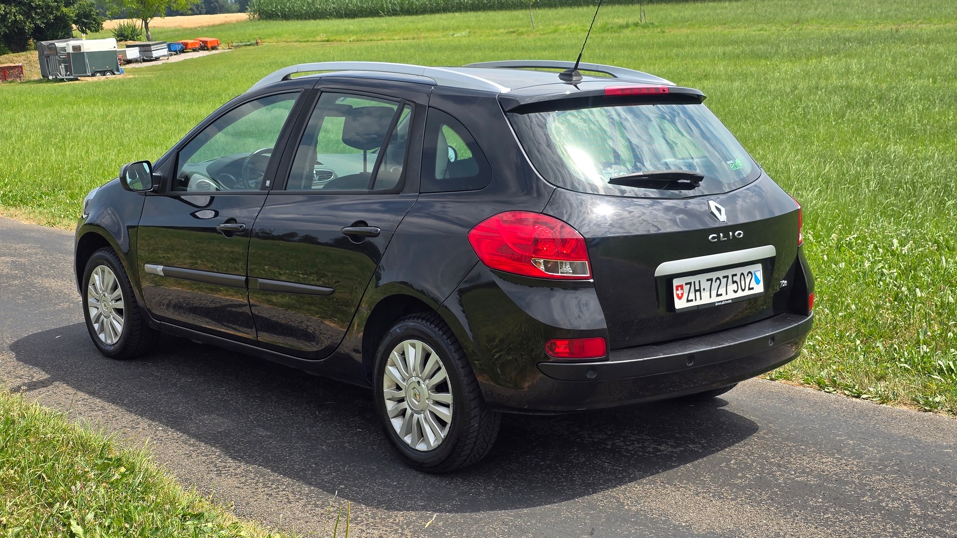 RENAULT Clio Grandtour 1.2 16V Turbo 20th Edition-image-3